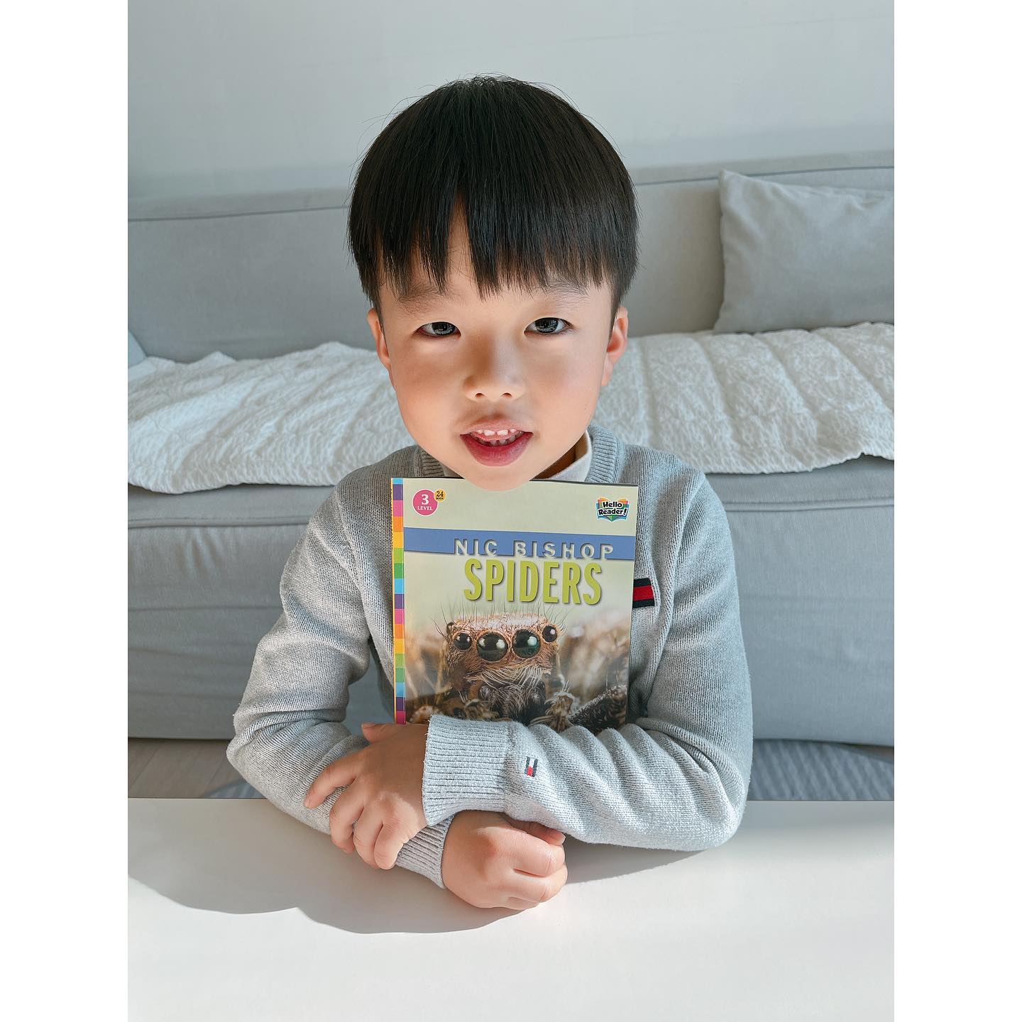 #협찬 이지만 솔직한 후기
.
우리 달땡이 최애 영어전집 #스콜라스틱 #헬로리더
꾸준히 잘 본다~ #스콜라스틱헬로리더 📚
오늘의 픽도 논픽!! 스파이더🕸️
#팝펜 으로 듣고, 혼자 책 보고 #스토리플러스 앱으로 차에서 또 듣고!
스토리플러스앱 이거 특히나 좋은 것 같다~ 음원 듣기 쉬웠어요ㅋㅋ
#스토리맵 어플로 읽은 책까지 관리할 수 있어서 나처럼 치매 직전 늙줌마들도 애가 뭘 읽었는지 체크할 수 있다ㅋ #슬프지만사실 🥲
.
.
.
#scholastic #StoryPlus #스콜라스틱리더스 #스콜라스틱논픽션리더스 #StoryMap #스콜라스틱팝펜 #영어그림책 #영어원서 #엄마표영어 #유아영어 #초등영어 #영어원서읽기 ⭐️