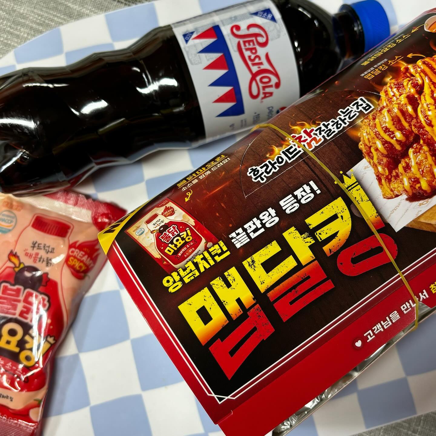 #협찬 #맵달킹 #불닭마요킹 #후참잘신메뉴 
🐔맵달킹
이름 그대로 맵고 달고 진짜 이건 쵝오❤️
후참은 언제먹어도 맛있지만 축구하는날 먹으면 더 맛있거등요
치킨에는?! 코크! 콜라는 또 펩시가 짱이죠
⠀⠀⠀⠀⠀⠀ 
신메뉴 후기는?!
그냥먹어도 맛있고 함께 제공되는 ‘불닭마요킹’ 소스조합 굿!
⠀⠀⠀⠀⠀⠀
✔️후참꿀팁
배달의민족/배민원 매주 금요일 2천원 할인
요기요 매주 월요일 , 수요일 2천원 할인
방문포장 시 4천원할인
(이렇게 다양한 할인 이용하는건 완전 꿀팁)
⠀⠀⠀⠀⠀⠀
배민 브랜드관 찜하면 할인소식도 빨리 받아볼 수 있다는
#후참 #후참잘 #후라이드참잘하는집