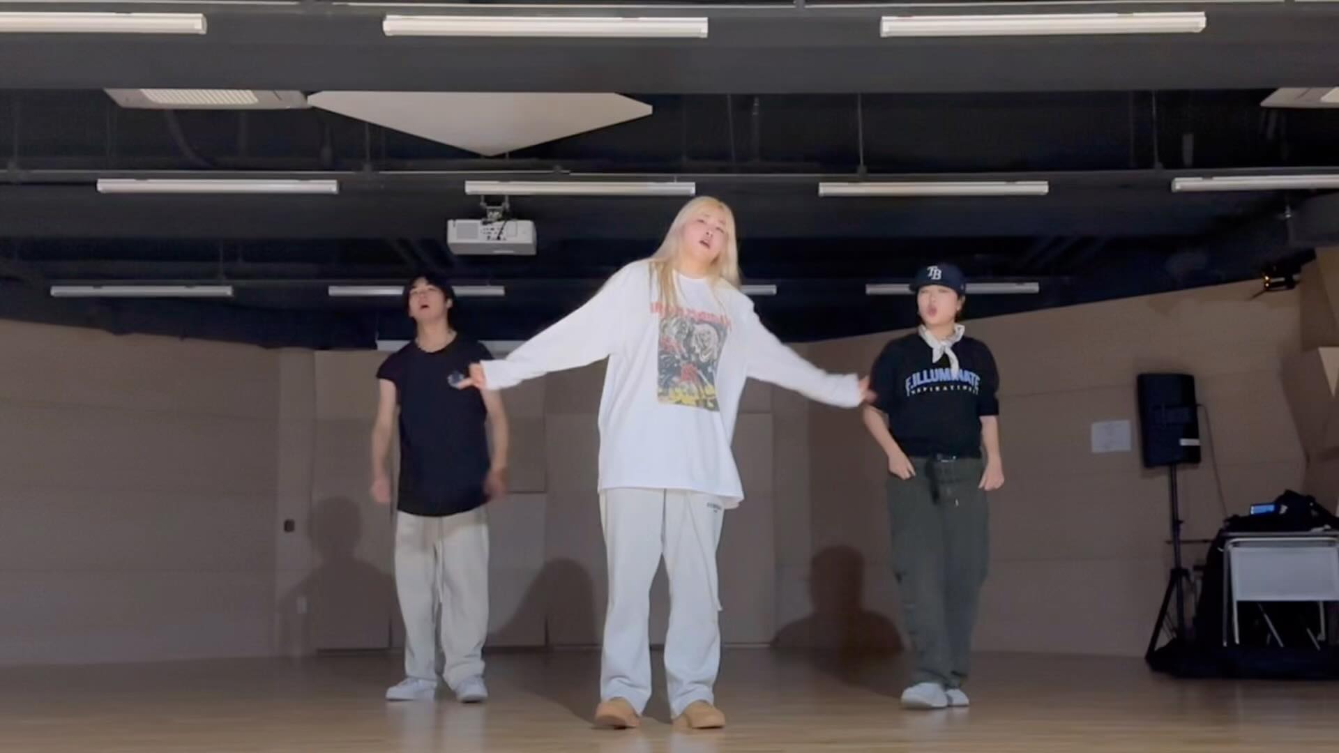여러모로 부족했지만 배워줘서 고맙다😚ㅋㅋ

#song larissalambert - 80/20 Rule

#choreo by yenalee____