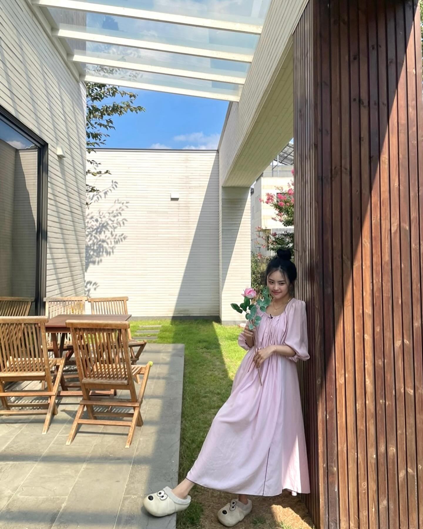 스텝 분들의 갤러리 속 사진들 -
다들 더운데 고생하셨숩니닷 🙇🏻‍♀️
.
.
.
.
.
.
H&M - makeup.byshu 
B - giamiaa_official