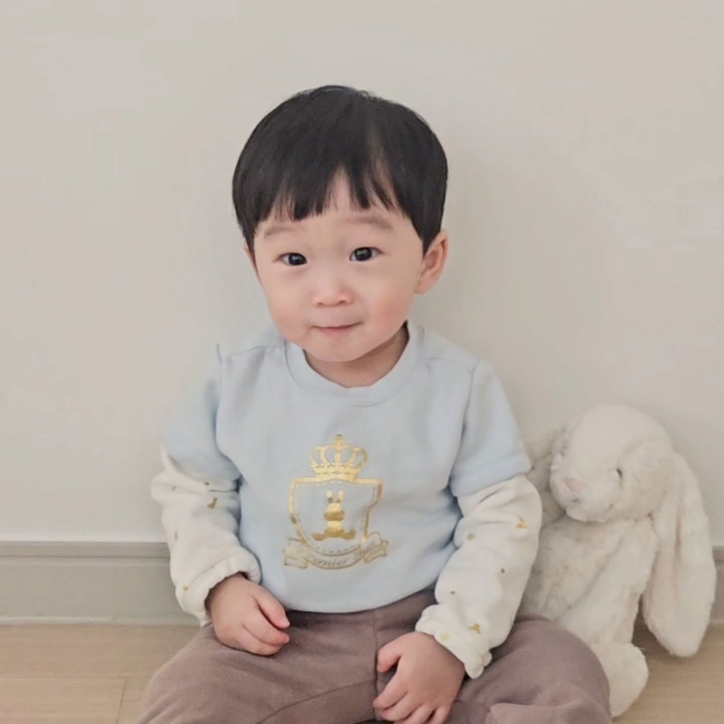 #협찬
귀염둥이 꼬까옷입고💙