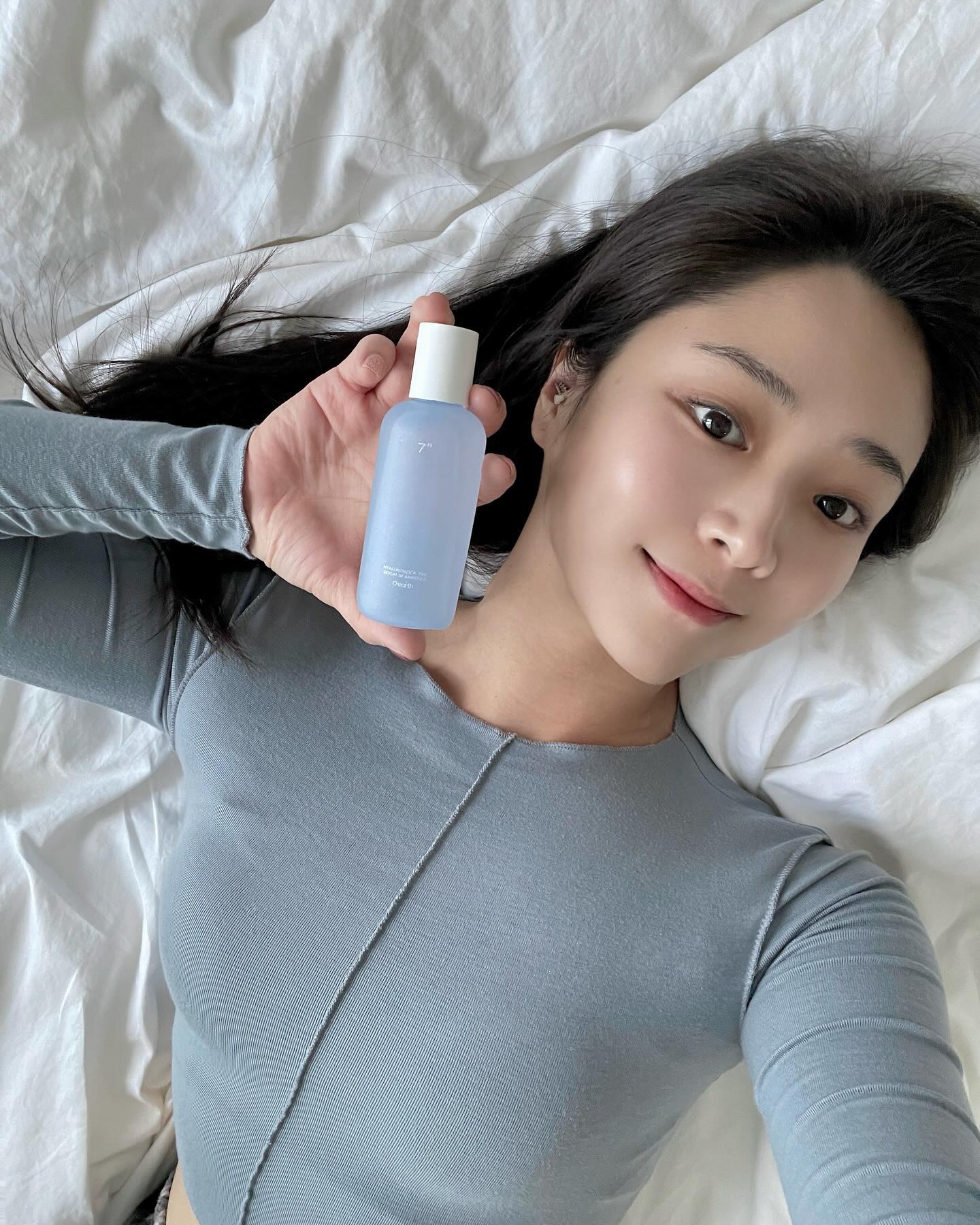 오어스 앰플은 피부 속까지 진짜 흡수되어 속건조를 확실히 해소해주는 꿀템이에여..! 정제가 잘된 깨끗한 히알루론산과 분자별로 다양한 크기의 11가지 히알루론산이 7초 만에 피부 깊숙히 흡수된답니다. 수분감은 물론 피부 진정과 탄력까지 함께해 화장이 오래오래 예쁘게 착붙을 수 있도록 탄탄한 기초케어를 도와준답니다. 여러 번 덧발라도 무게감 없이 흡수돼 밀림이 없고 스포이드 타입의 번거로움을 개선한 용기와 팁 일체형 타입의 대용량 앰플이에요 히히. 오어스 네이버 스토어에서 11월 한달 런칭 기념 1만원 쿠폰을 증정해요! 무려 27,000원에서 7,000원으로 할인된다구요..!!

#오어스 #오어스앰플 #오어스7초앰플 #속건조해소 #7초흡수앰플 #7초히알샷 #속건조해결사#7초흡수검증앰플