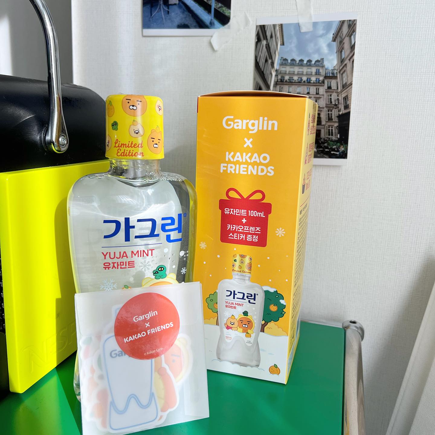 #광고 

짠! 가그린 유자민트 겨울에디션🍊
피치민트에 이어 한정판 가그린~~~~
 제가 제일제일 조아하는 
카카오프렌즈 라이언, 춘식이와 콜라보레이션😘
해서 너무너무 귀여운 패키징과 유자민트가
너무 잘어울리죠? 

✔️구취 및 프라그제거, 충치 및 치은염 예방
✔️에탄올 무첨가로 상쾌하고 깔끔한 유자향
회사에서 미팅 전후나 휴대로 야외에서 쓰기좋은
작은 사이즈도 세트로 들어있어요~
가까운 올리브영에서 구매 가능하구요! 

젤중요한 포인트는 귀여운 춘식이/라이언 스티커
동봉!!!! 예~~ 놓칠수 없졍 너무 귀여워요💕
어디다 붙일지 아까워서 넘 고민스럽네영🥹
상큼한 가그린 하세요🎶 
.
#가그린 #유자민트 #가그린유자민트 #카카오프렌즈 #춘식이 #라이언 #구취제거 #선물추천 #올영추천템