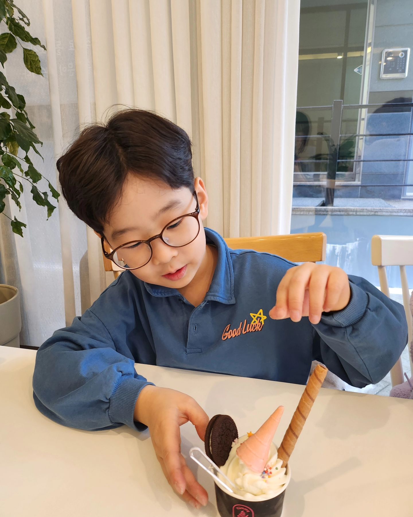 #단골카페

엄마한테 훈육당하러 간 카페에서...
측은하게 여긴 친절한 이모사장님 덕분에
1년째 단골유지중인 카페랄까.