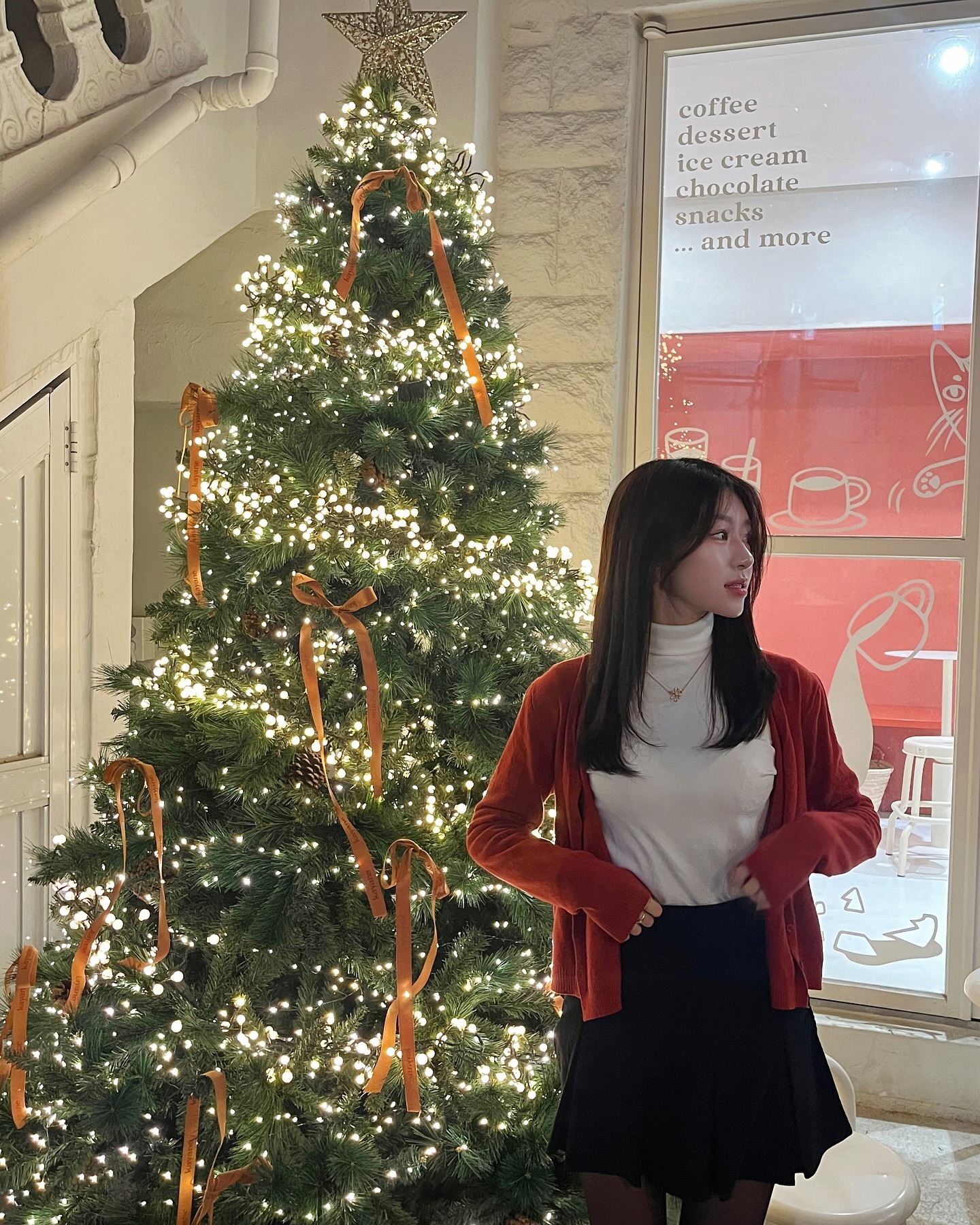 Happy Christmas 🎄🥰

-

-

#성수 #성수동카페 #성수동맛집 #성수카페 #성수맛집 #크리스마스 #크리스마스트리 #연말 #연말룩 #연말코디