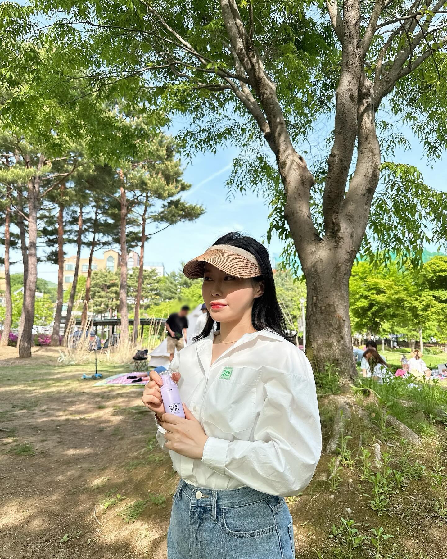 #협찬

#톤업선크림 하나로 피부가 촉촉해져요!

늘 고민인 칙칙한 피부톤을 해결해주고 있는 #에딧비 #선세럼 💜

게다가 손건조 심한 내 피부에 딱 맞게 엄청 촉촉해요! #선크림 만 발랐을 뿐인데, 이렇게까지 수분광 느껴지다니 💟

제형부터가 남다르더라구요~ 수분 세럼 캡슐이 눈으로 보여요! 요 캡슐이 터지면서 수분감을 UP! UP! 자외선차단은 기본에, 톤업에 프리아미 효과까지 주다보니, 메이크업 베이스로 필수에!

케이스가 예쁜  #보라선크림 💜
올 여름 열심히 쓰면서 촉촉 수분광채 피부 유지할래요~

edit.b_official edit.b_japan 
#협찬 #에딧비 #톤업선크림 #선세럼 #보라선크림 #저자극선크림 #선크림추천 #선크림 #메이크업베이스 #프라미어 #수분선크림 #선케어 #올인원 #톤업크림 #톤업선크림추천 #톤업크림추천 #자외선차단 #화장품추천 #cosmetics #skincar #kbeauty #beauty