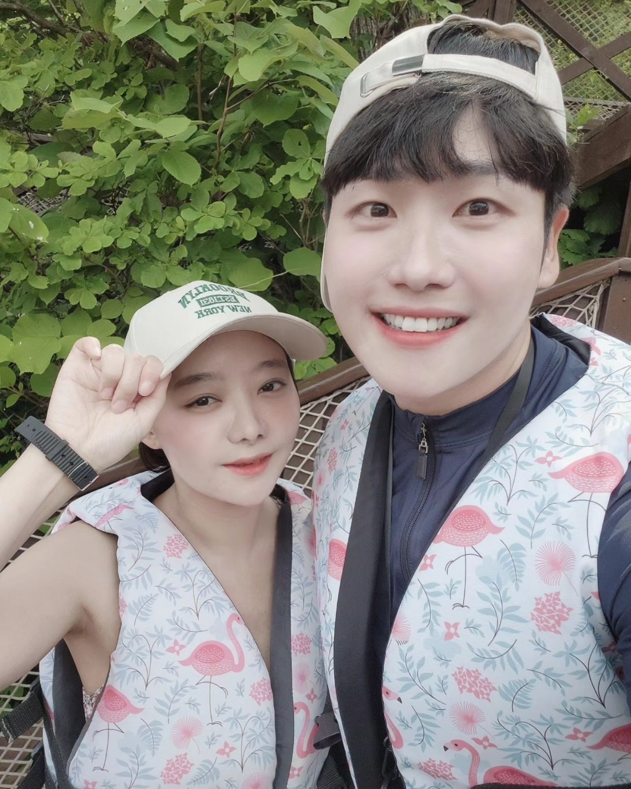 현실 물놀이 
물에서 하는건 다 좋아하는 나때문에 
이른 워터파크-! 
이날 저녁때 비오고 추워서 가장많이 한말이 
아추워 엿다 🐶 근데 놀이기구 짱많이탐 

#워터파크 #오션월드 #연휴 #물놀이