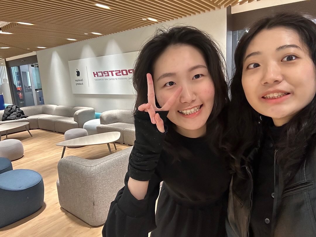 My 2023 = Apple Developer Academy in Pohang🍎

사진 10장을 선별하기 어려울 만큼 추억과 낭만으로 가득 찼던 포공에서의 아카데미 생활! 타지에서 서로 의지하면서, 하나의 앱을 구현하기 위해 밤새 공부하고 일한 시간들이 내게 좋은 영양분이 되었다고 믿는다. 모두 고맙고 사랑합니다🍏💚
