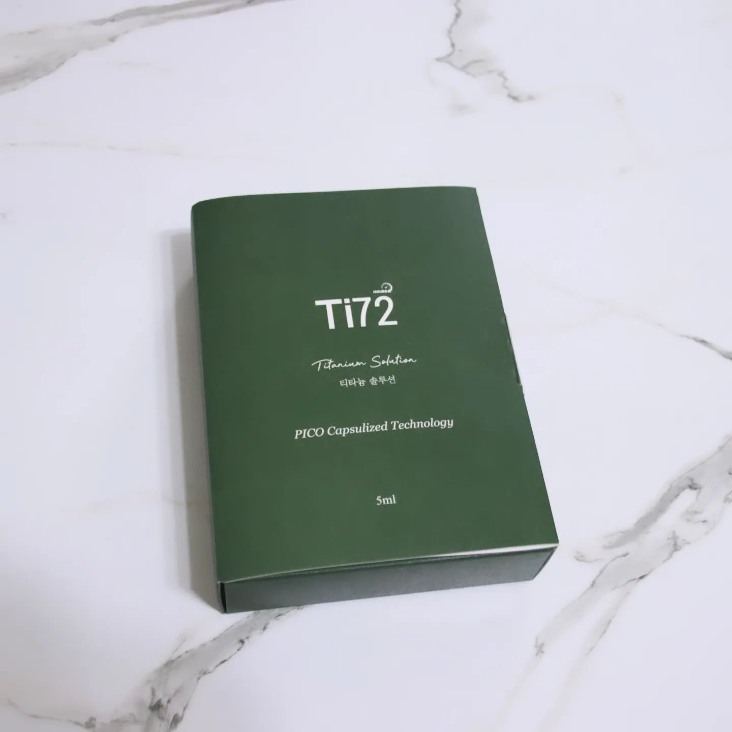 #협찬

최근 Ti72 티타늄 비타민 C 세럼을 사용해봤어요. 집에서도 에스테틱 관리처럼 홈케어가 가능한 고농축 비타민 세럼이에요. 단 72시간 만에 효과를 느낄 수 있고, 영국산 순수 비타민 C를 사용해 피부 침투력을 높였어요. 이 세럼은 활력 넘치는 안티에이징 성분이 데이 & 나이트 세럼으로 피부를 밝고 건강하게 만들어줍니다.

피코단위의 작은 입자가 피부 깊숙이 침투해 수분 장벽을 형성, 바르자마자 피부가 쫀쫀해지고 광채가 달라지는 게 바로 보였어요. 순수 비타민 C를 함유해 먹는 것보다 바르는 게 20배 더 효과적이에요.

#피부탄력 #기미개선 #잡티개선 #수분충전 #피부톤케어 #피부광채 #피부결개선

아침, 저녁 세안 후 적당량을 얼굴에 골고루 발라주면 되며, 개봉 후 빨리 사용하는 게 좋아요. 사용 전과 후를 비교했을 때 피부톤, 피부결, 건조함 개선이 눈에 띄게 보였어요. 에스테틱에서 관리받은 것처럼 피부가 건강해져서 100% 만족했답니다.

만족스러웠던 Ti72 티타늄 비타민 C 세럼 후기, 참고해주세요!

#피부케어에도움을줍니다 #티타늄비타민세럼 #Ti72티타늄C세럼 #Ti72티타늄솔루션 #TI72세럼 #72시간세럼 #72시간비타민세럼 #티타늄솔루션 #티타늄씨세럼 #티아이씨세럼 #비타민세럼 #순수비타민 #티타늄세럼 #72시간의변화 #비타민72 #티아이72 #티타늄솔루션 #비타민전달기술 #피코세럼 #피코비타민 #티타늄72 #타이이칠이 #티타늄칠이