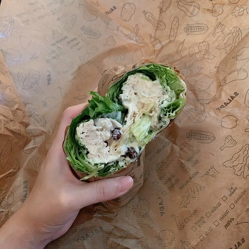 .
오랜만의 Salady ✨🥙
와구와구 맛있게 먹었어요
🌯

.
#샐러디 #salady #시저치킨랩 #크랜베리풍미 🫐
