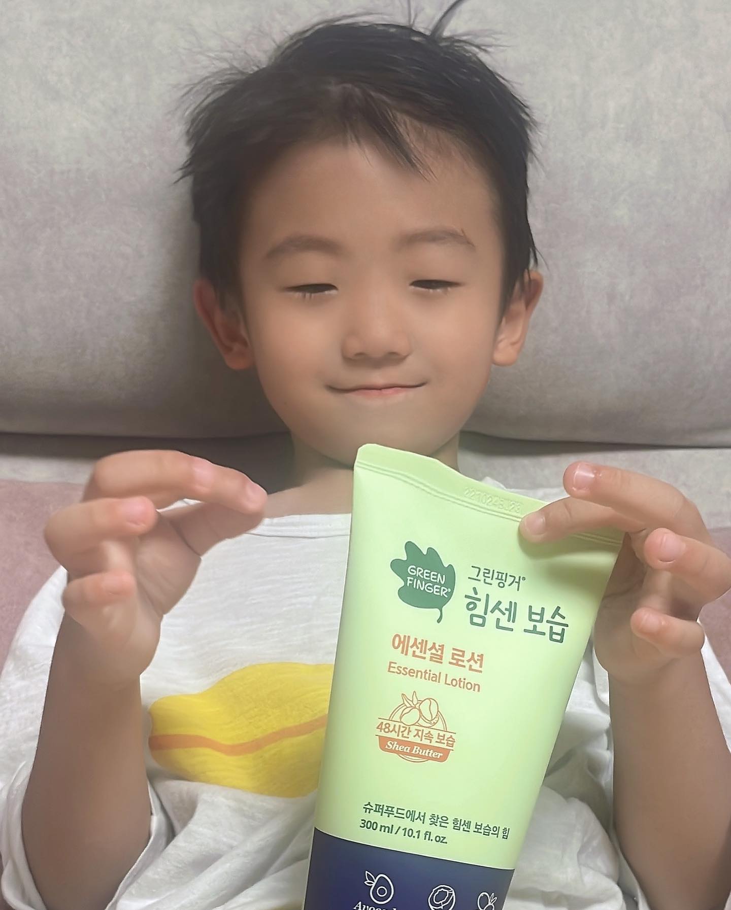 (광고) 유아로션추천
한 번 써보고 나서 쭈욱 쓰고 있는 유아로션이에요~ 이번에 협찬받아 좋았네요😍그린핑거 힘센보습제품은 보습력이 좋아 가을부터 쭈욱 바르면 도움될거에요! 물론 발림성이 산뜻해서 한여름에도 쓰고 있답니다👍
 
#그린핑거 #힘센보습 #그린핑거힘센보습 #유아로션 #어린이로션 #신생아로션 #가을엔 #이거지 #아들램 #아들맘 #아들바보 #아들스타그램 #아들육아