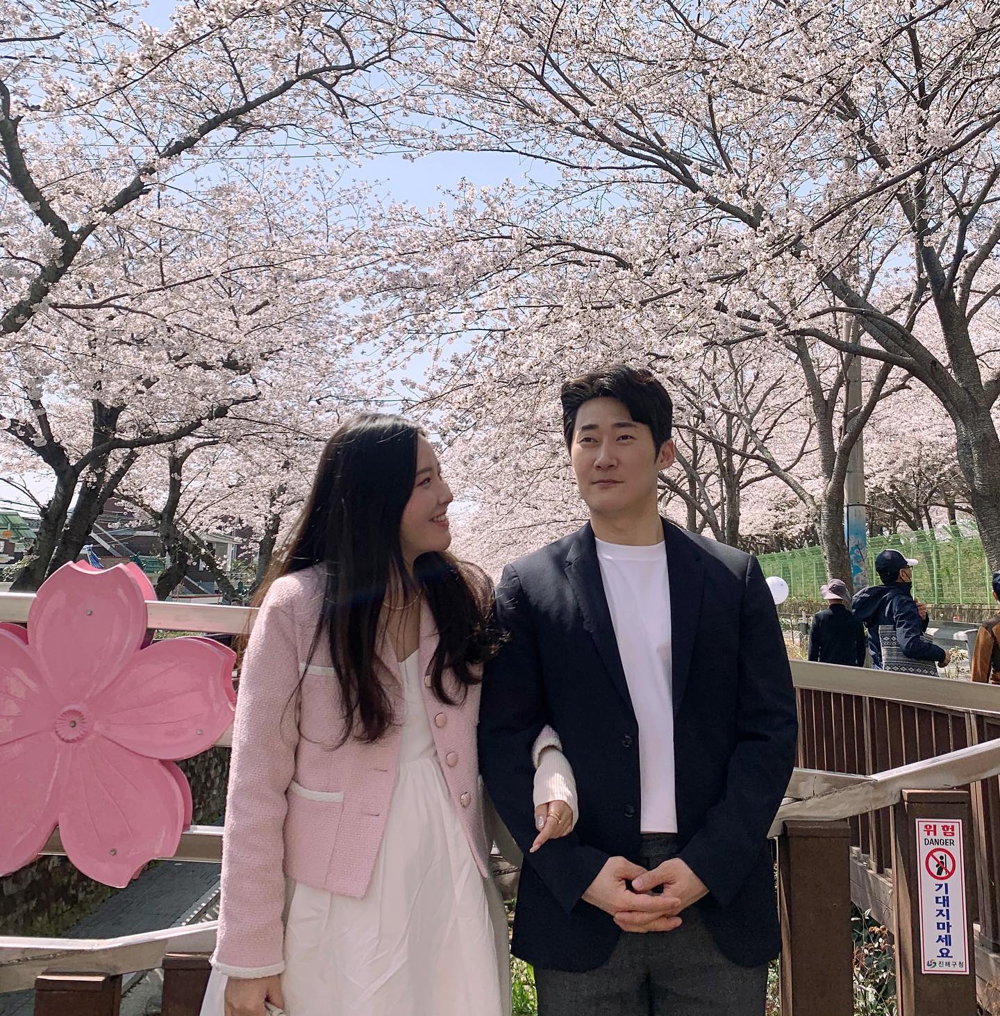 팔복이 태어나기 전에 둘이서 데이뚜🥰
#평일인데사람많아#부부스타그램#진해벚꽃