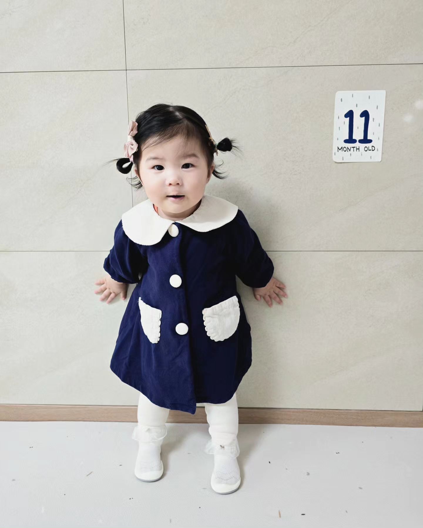 🩷
놓치기직전에 11개월 기록!
진짜 빨리 크는구나..

요즘 말도 잘알아듣고,
대답도 하는것 같고? 😁

세상에서 제일 귀여운 우리 채린이 🩷

머리카락 정리해줄때가 된듯! ㅎㅎ

#사랑해 #우리딸 #남매스타그램 #토끼띠맘 #육아스타그램 #셀프성장사진 #셀프성장카드 #jang1829