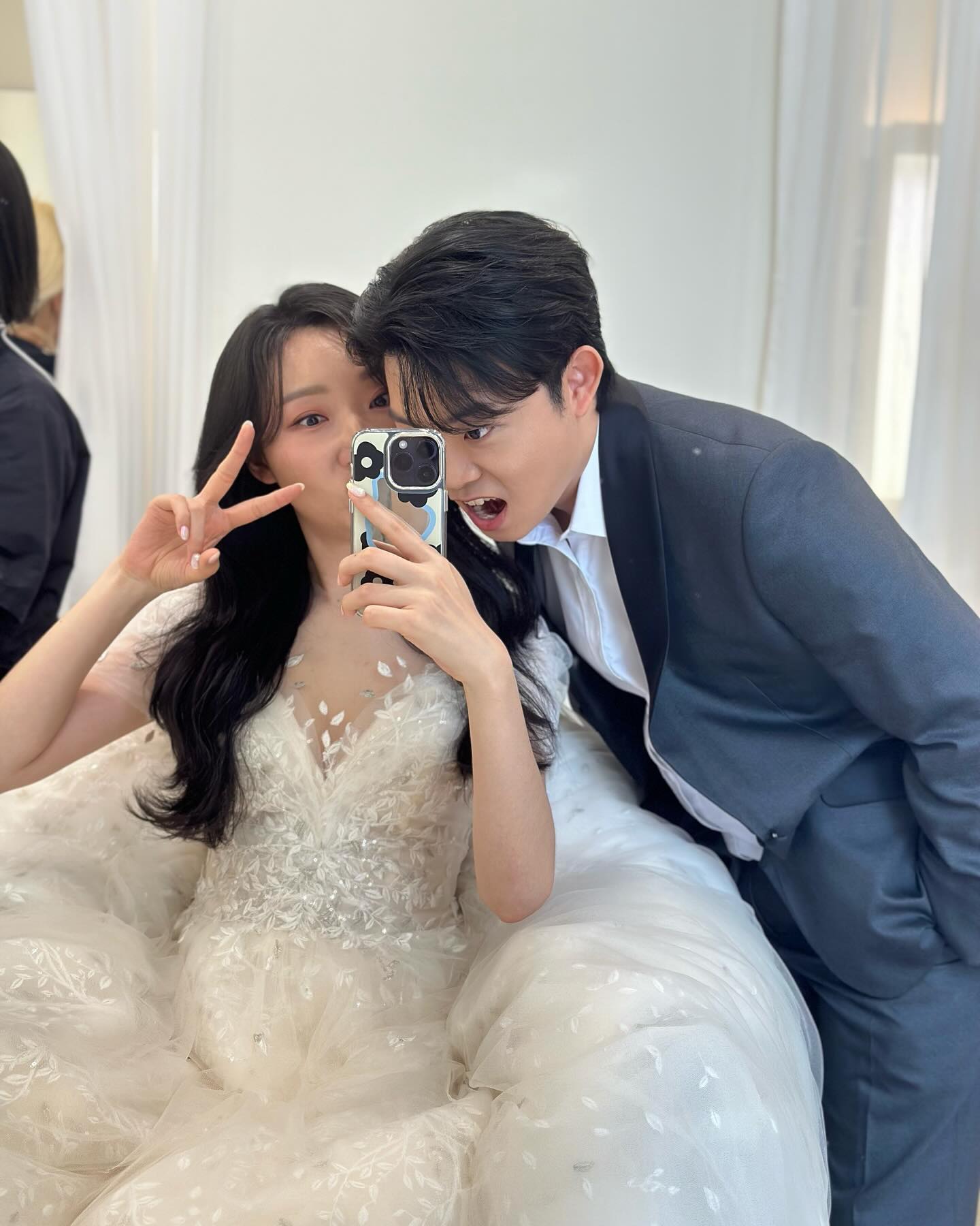 240623 웨딩촬영👩🏻‍❤️‍👨🏻💍
파워J 12장 40컷 정도 시안 뽑아갔는데
다찍어쥬신 작가님 최고,,!👍👍