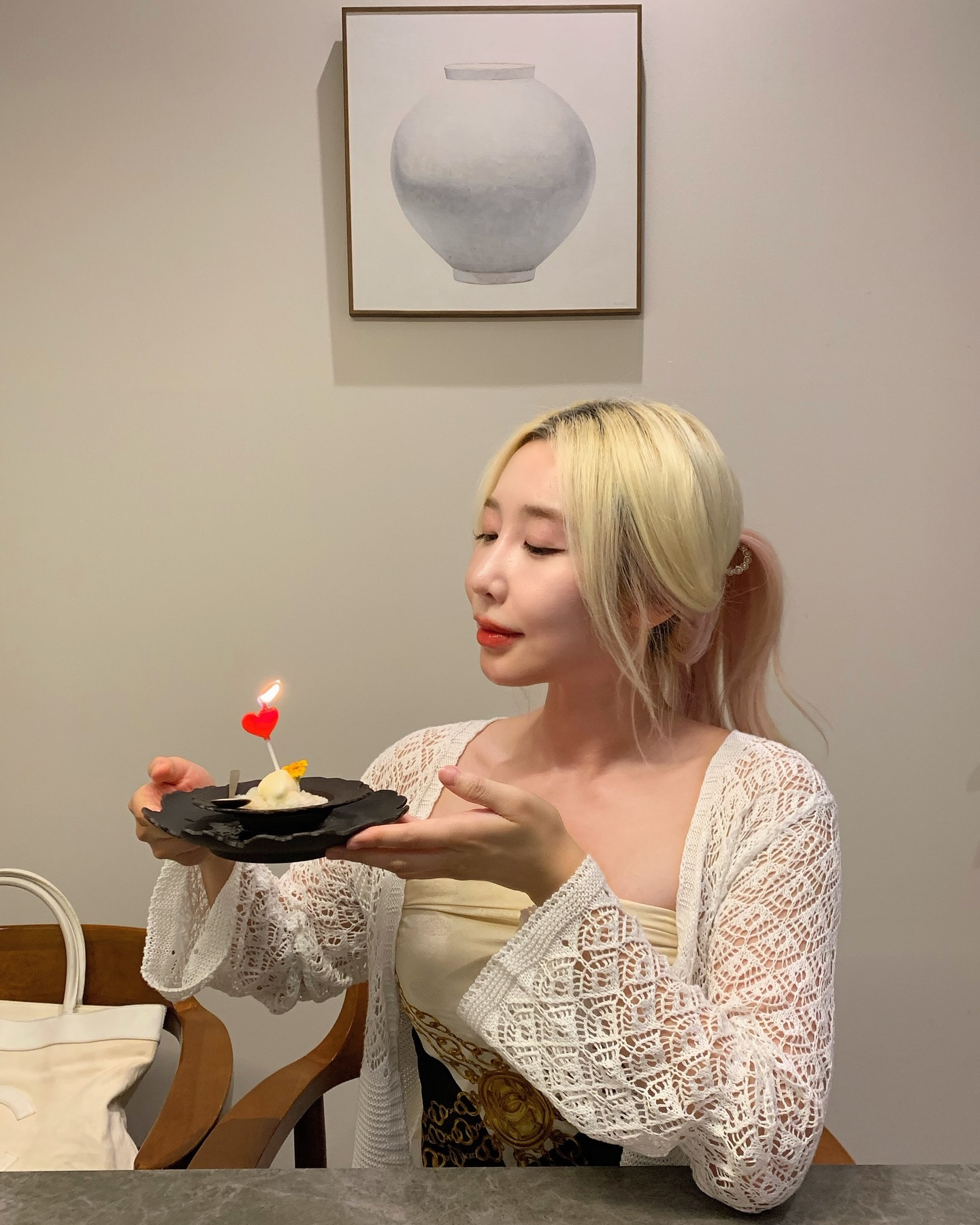 𝐆𝐨𝐨𝐝 𝐛𝐲𝐞 𝟐𝟎𝟐𝟑🎉
행복한 일만 가득하길 기대했지만
그렇지 못한 일들도 함께 했던 한해
내리막길을 내려왔으면 올라갈 일만 남았다 믿으며
2024년을 기대로 맞아봅니다

올 한해 저와 함께 해주신 모든 분들
매우 감사드리며, 내년에도 잘 부탁드립니다💗