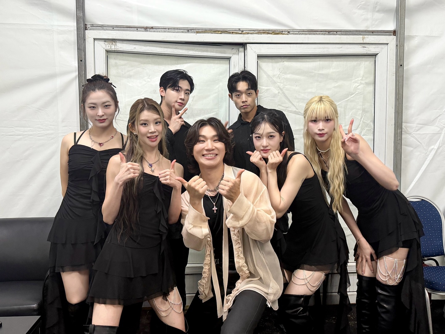✨ 2024 마지막을 장식했던 스케줄 ✨
🎤d_lable_official 
.
🇸🇬☀️⛈️☔️🏝️ 많은 고난과 역경을 이겨내고 해낸…❤️‍🔥
언니 오빠들 너무 고생 많으셨습니다🫡
.
.
.
#daesung #대성 #bigbang #빅뱅 
#yuewenmusicfestival #singapore #2024
