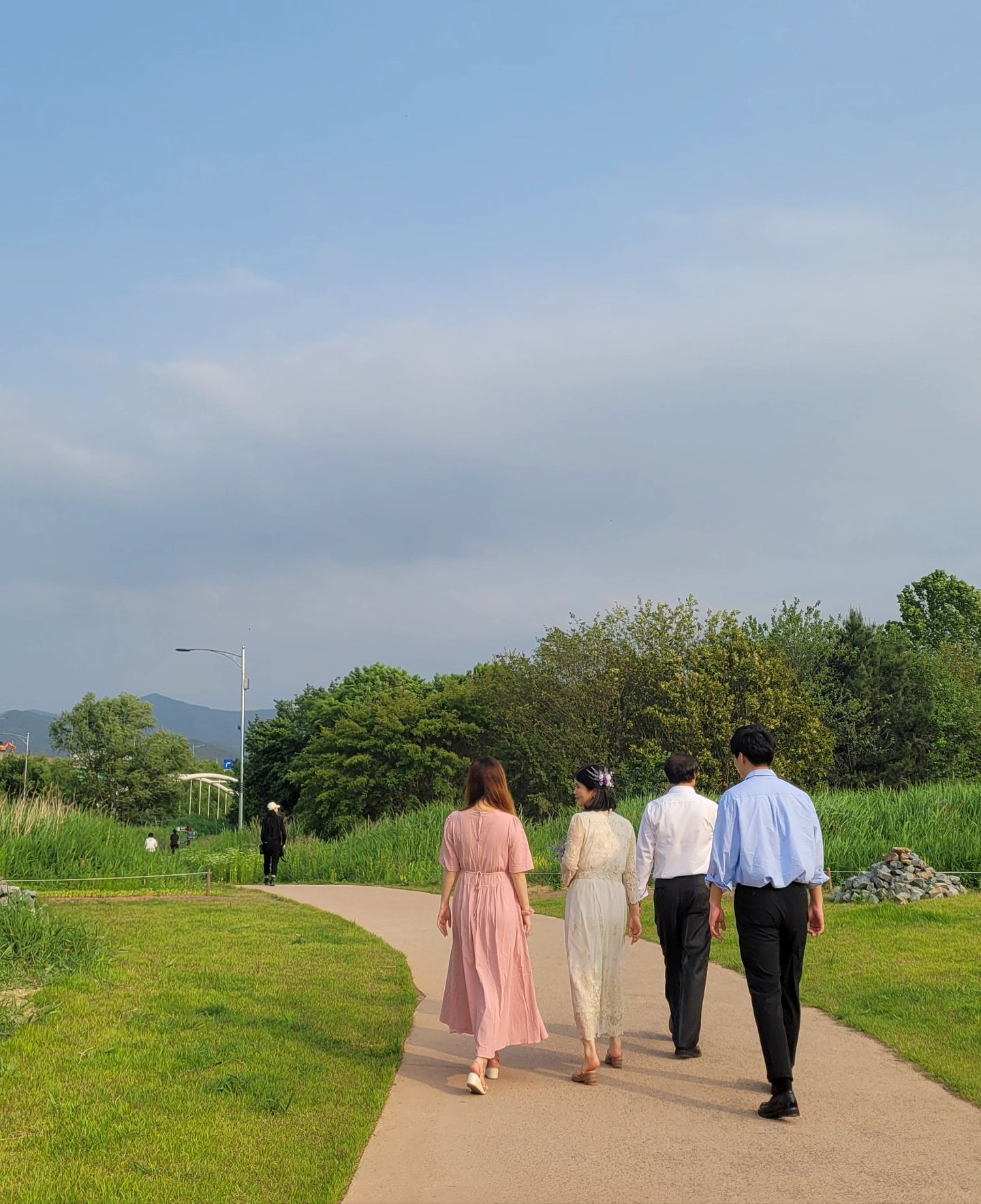 가족사진 찍고 가는길 ❣
예쁘게 나오기를 🙏
