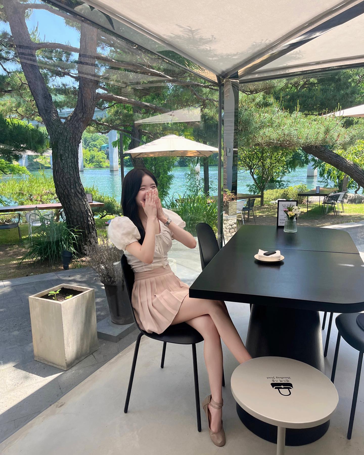 스토리 보고 어딘지 많이 물어보셨던 곳, 남양주에 위치한 정원이 아쥬 예쁜 #아유레스토랑 입니당 ! 초록이들 사이에서 싱그러운 런치 🌿💚🩵💙