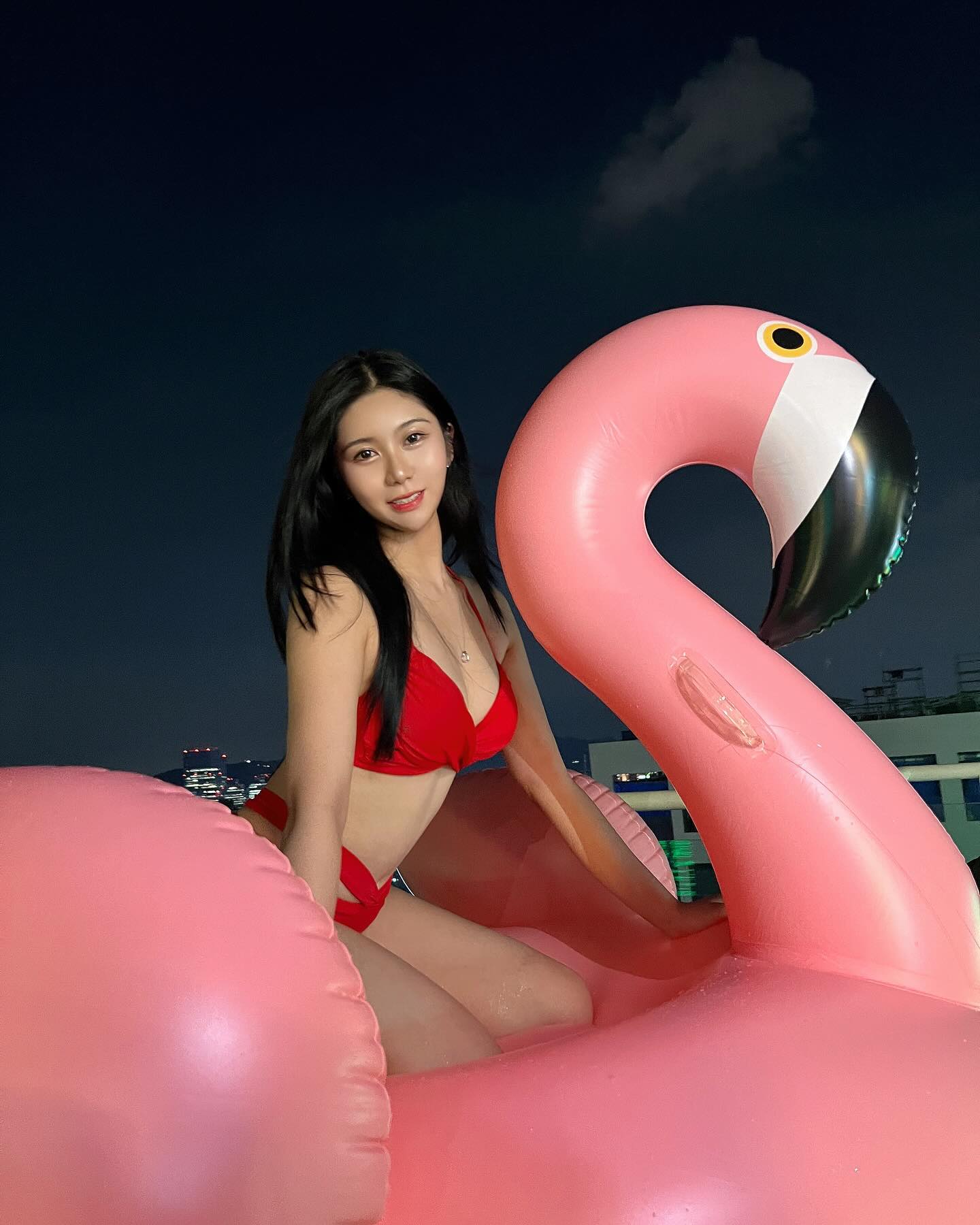 강남 한복판에 이런 루프탑 풀장이✨
#에반버번하이볼 과 함께하는 풀파티에 다녀왔어요
올여름은 #에반하이볼 과 시원하게 보내봐요✨💋

 #에반버번하이볼 #에반하이볼 #에반윌리엄스
  #풀파티 #아츠논현  #아츠논현오피스텔 #강남오피스텔
  american_bourbonwhiskey
