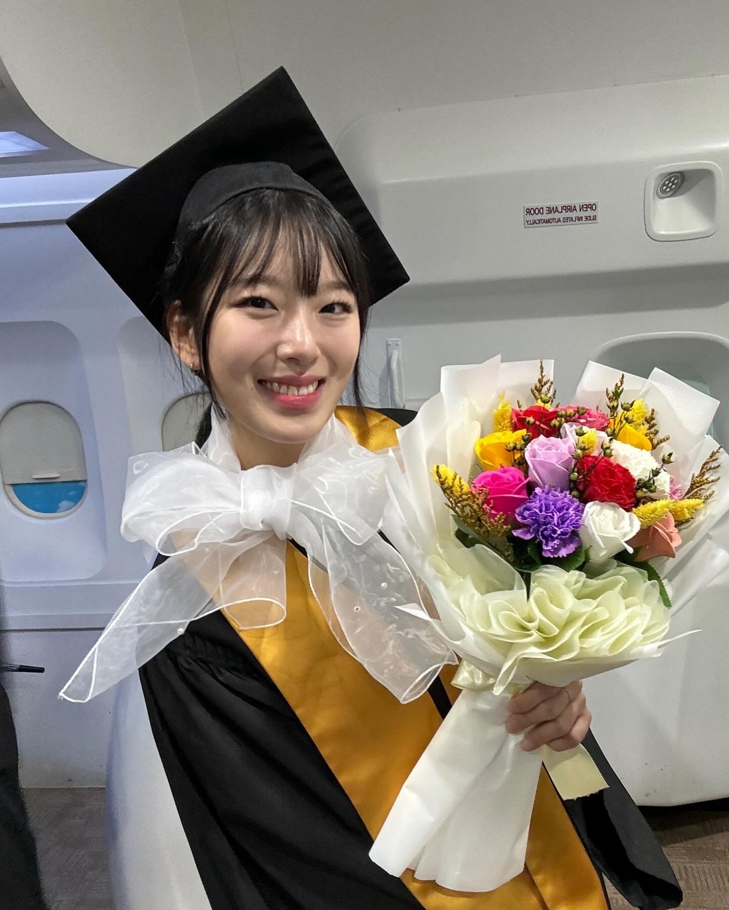 나 졸업했다
졸업 축하해주신 모든 분들 감사하고요
오늘 시간 내서 졸업식 와준 재윤이 지명이 유민이 너무 고마워!
