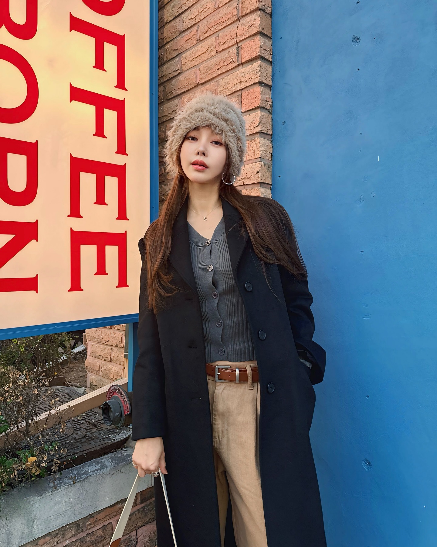 #광고

𝘚𝘪𝘮𝘱𝘭𝘦 𝘪𝘴 𝘵𝘩𝘦 𝘣𝘦𝘴𝘵. 
𝘚𝘵𝘪𝘤𝘬 𝘵𝘰 𝘵𝘩𝘦 𝘣𝘢𝘴𝘪𝘤𝘴.

심플과 기본에 중점을 둔 클래식한 마인드브릿지의 캐시미어 코트-

mindbridge_kr 
#마인드브릿지 #MINDBRIDGE #겨울코디 #겨울옷 #COUTURE #캐시미어코트 #코트