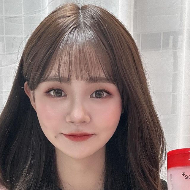 고수영 on Instagram: "#협찬 메디큐브 레드 석시닉 애씨드 필링패드 메디큐브 제품은 민감성 피부인 저도 사용 가능해서 실제로 자주 사용하는 브랜드고 그 중 레드 석시닉 제품들은 세럼, 필