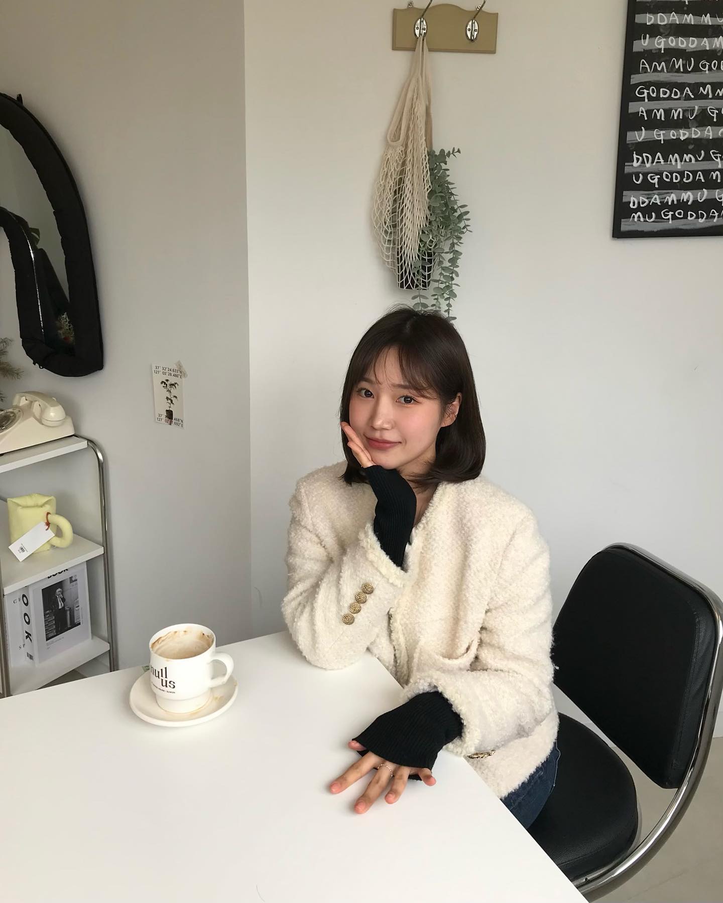 구석구석 안 예쁜 곳이 없었던 카페☕️
카페 사진은 곧 블로그에 잔뜩 올려보겠습니다?🤍

#수원역카페 #수원카페 #수원역 #널어스 #수원신상카페 #카페블로거 #데일리룩 #봄코디