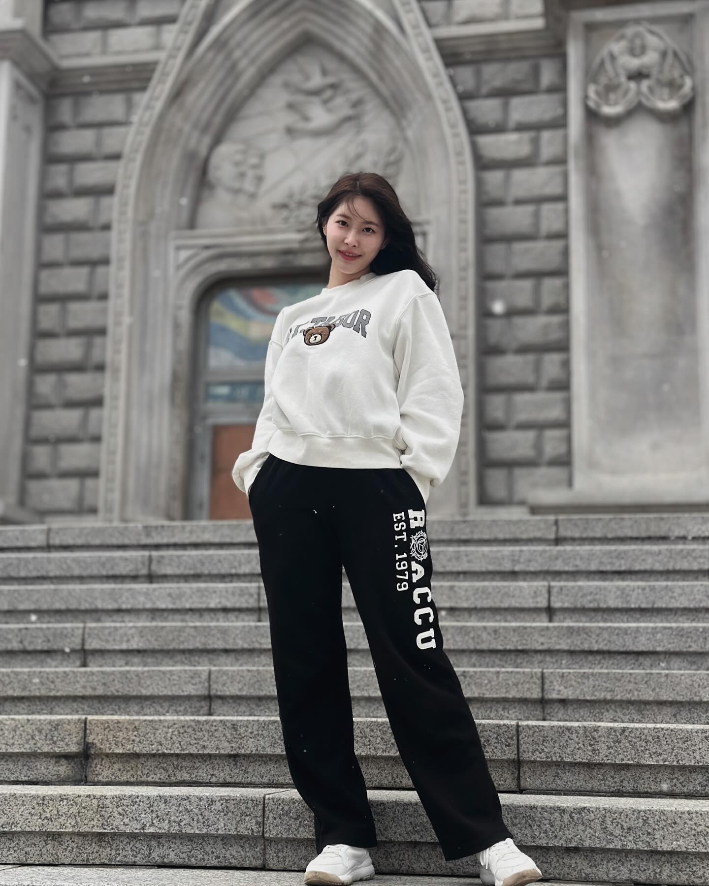 #협찬 
눈 오던 날⛄️

매 시즌 트렌드가 강조된 디자인과 함께 고정관념에 얽매이지 않고 장르를 넘나드는 다양한 믹스매치와 스타일을 선보이는 takeasy_official 

복잡하지 않은 패션, 단순하지만 스타일리시한 디자인 그리고 고정관념을 깨는 신선함이 매력적인 브랜드🖤

아무렇게나 매치해도 스타일리시하고 편안해요 ᕦ(ò_óˇ)ᕤ
#테이크이지 #테이크이지팬츠 #테이크이지와이드팬츠 #오버핏팬츠