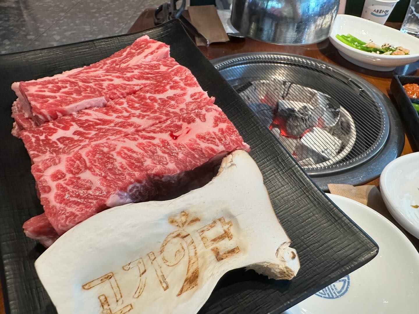 #협찬

소고기맛집인 고기9단 
주차장은 물론 놀이방이 있어 
아이들과 함께 방문하기 부담없는 맛집 
꽃갈비살 육질이 부드럽고 고소해 
한판먹고 반판 추가주문! 
가성비좋은 9단세트는 맛도리🥩
-
-
고기9단
대구 북구 침산남로 197 2층 
053-422-9292
영업시간 : 11시 - 21시 50분
브레이크타임 15시 - 17시 

#대구침산동맛집 
#대구칠성동맛집 
#대구가족외식
#대구단체회식
#대구대현동맛집