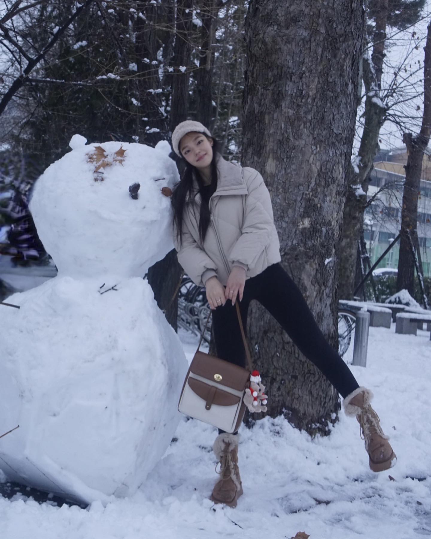 Snow man☃️⛄️
.
.
.
.
visitinnewyork.official #비지트인뉴욕 #VISITINNEWYORK #데일리룩코디 
meheu_official #메흐 #meheu