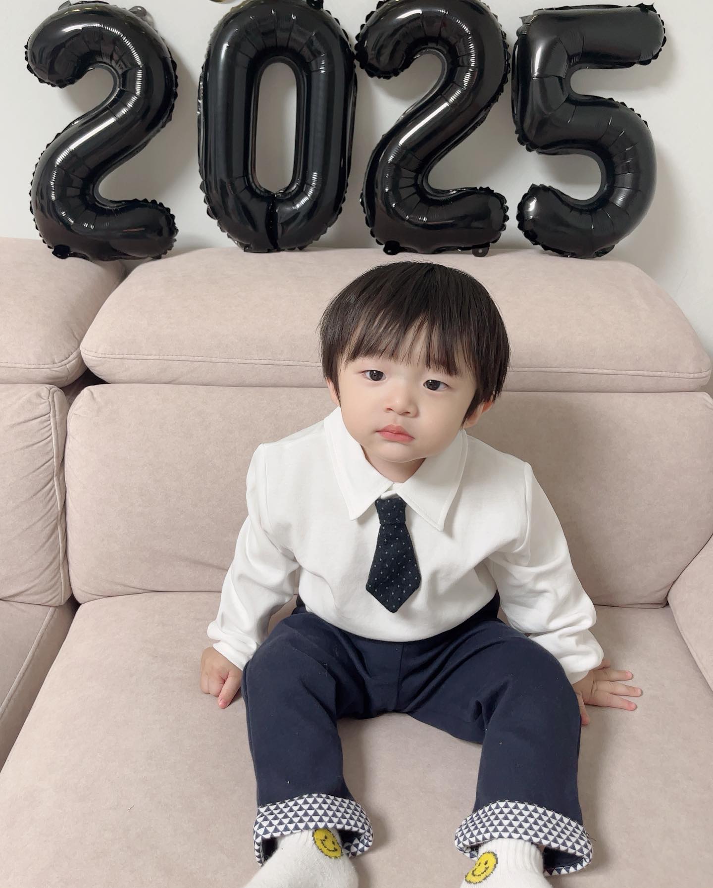 #예준그램

요건 엄마의 사심이 담긴 사진들

가디건 벗기구 모자 벗기니 약간 훈훈한 예준이의 모습에 찰칵찰칵📸

25년에두 예준이의 성장하는 모습 지켜봐주시구 응원해주세용‼️

#2025년첫날 #해피뉴이어