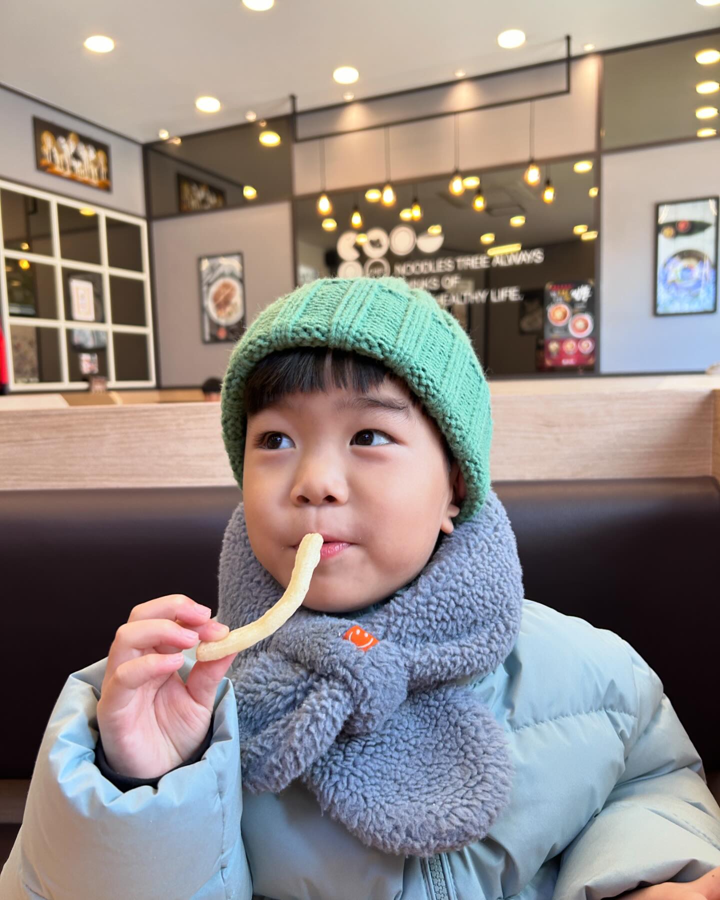 오늘 외출했다가 돌아오는데

길에 움푹 패인곳이 있어서

아들에게 어제 한블리에서 본

싱크홀이 있네! 하니까 

포트홀이겠지!하는 아들😆😆

몇초 굳었다가 빵터져버림ㅋㅋ

만5세에게 지적당했는데 할 말이 없다ㅋ

근데 나 치매 아니지?😂😂

생각이랑 말이 다르게 나온다

#귀여운녀석
#나치매인가