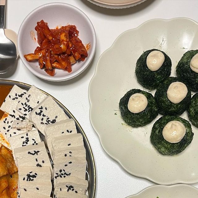 냠냠 추억 저장소 💕 맛집•놀거리 기록 on Instagram: "#광고#협찬 🍺한음🥄한식주점🥢후기 -일단 진짜진짜 맛집 …!!! 두부제육김치는 딱 상상하는 맛있는 그 맛이구 두부도 따끈따끈해서