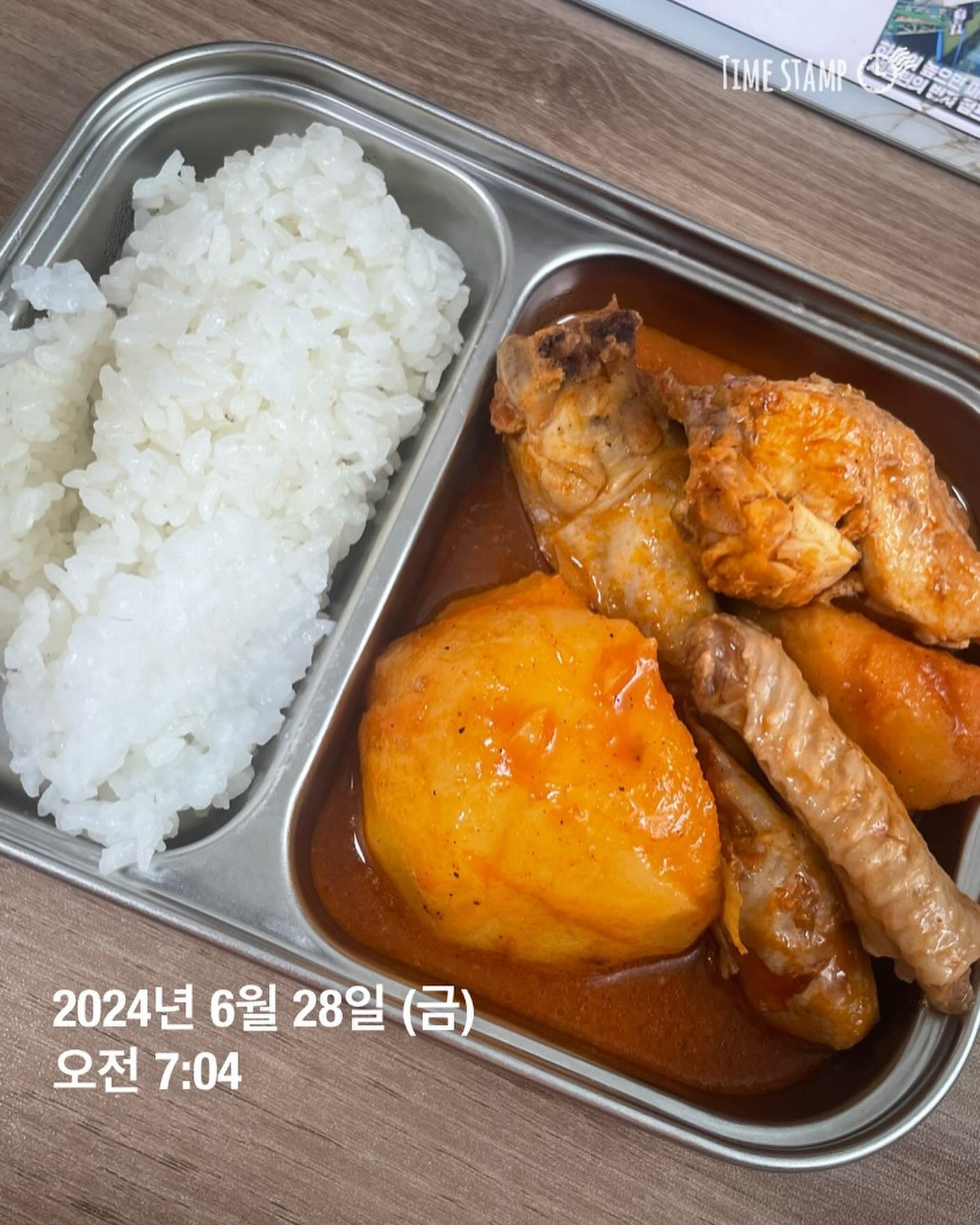 (식단일기 D+68 : 과식)
- 오늘의 몸무게 : 63.6kg
- 오늘의  운동 : X
- 아침 : 밥반공기 + 찜닭 1그릇
- 간식 : 핫식스 한캔
- 점심 : 허니 자몽블랙티 1잔 + 샌드위치 1개
- 저녁 : 가라아게 덮밥 + 콜라 1잔 + 카레 + 새우볼 1개
- 간식 : 체리초코빙수 1그릇