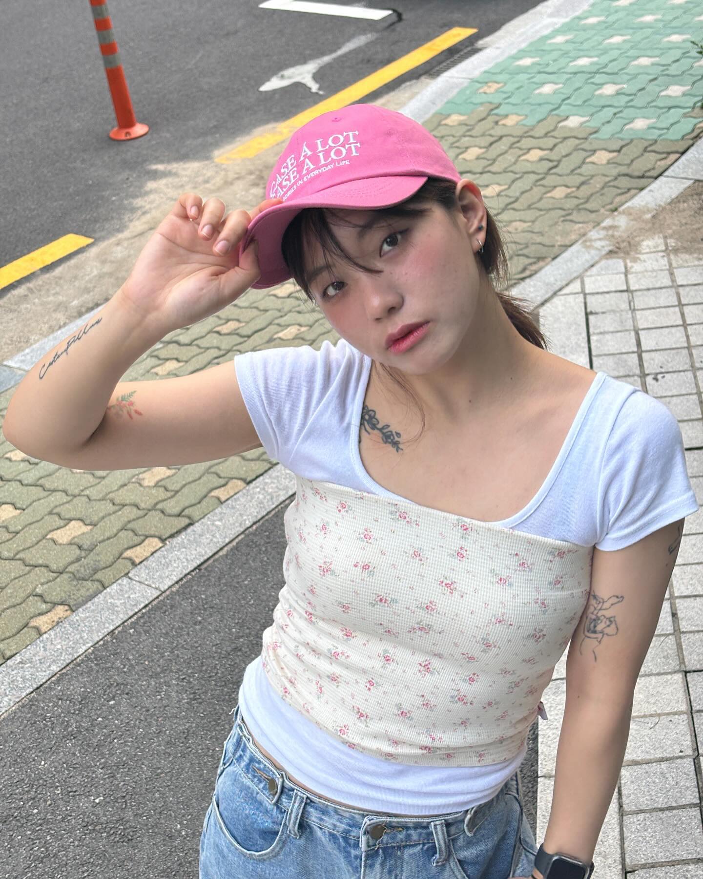 casealot_official 
핑크처돌이💕🌸💘🎀👛
.
.
.
.
#케이스어랏 #casealot #케어랏볼캡 #모자 #모자코디 #볼캡 #여자코디 #여름 #여름코디 #패션 #fashion #스타일 #ootd #outfit #데일리 #데일리코디 #무신사 #29cm #서울 #튜브탑 #여친룩 #소통 #팔로우 #스타일링 #코디 #daily #follow #korea