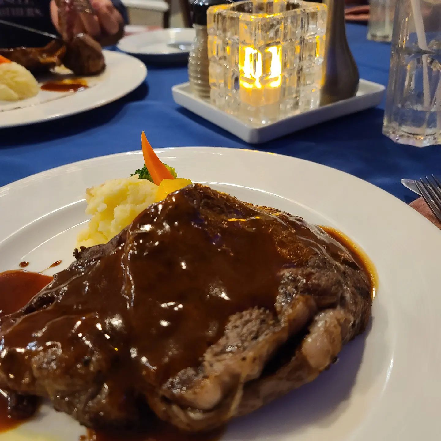 #사이판pic리조트  #사이판pic씨사이드그릴
#사이판pic씨사이드그릴립아이소고기스테이크

맛있고..양도 많고~~

마지막밤~