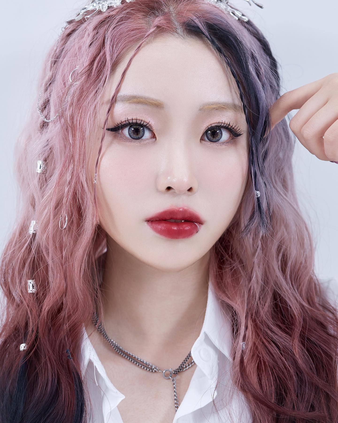 가을 밤하늘을 연상시키게 하는 염색 스타일링 

Hair : uahan_kelly