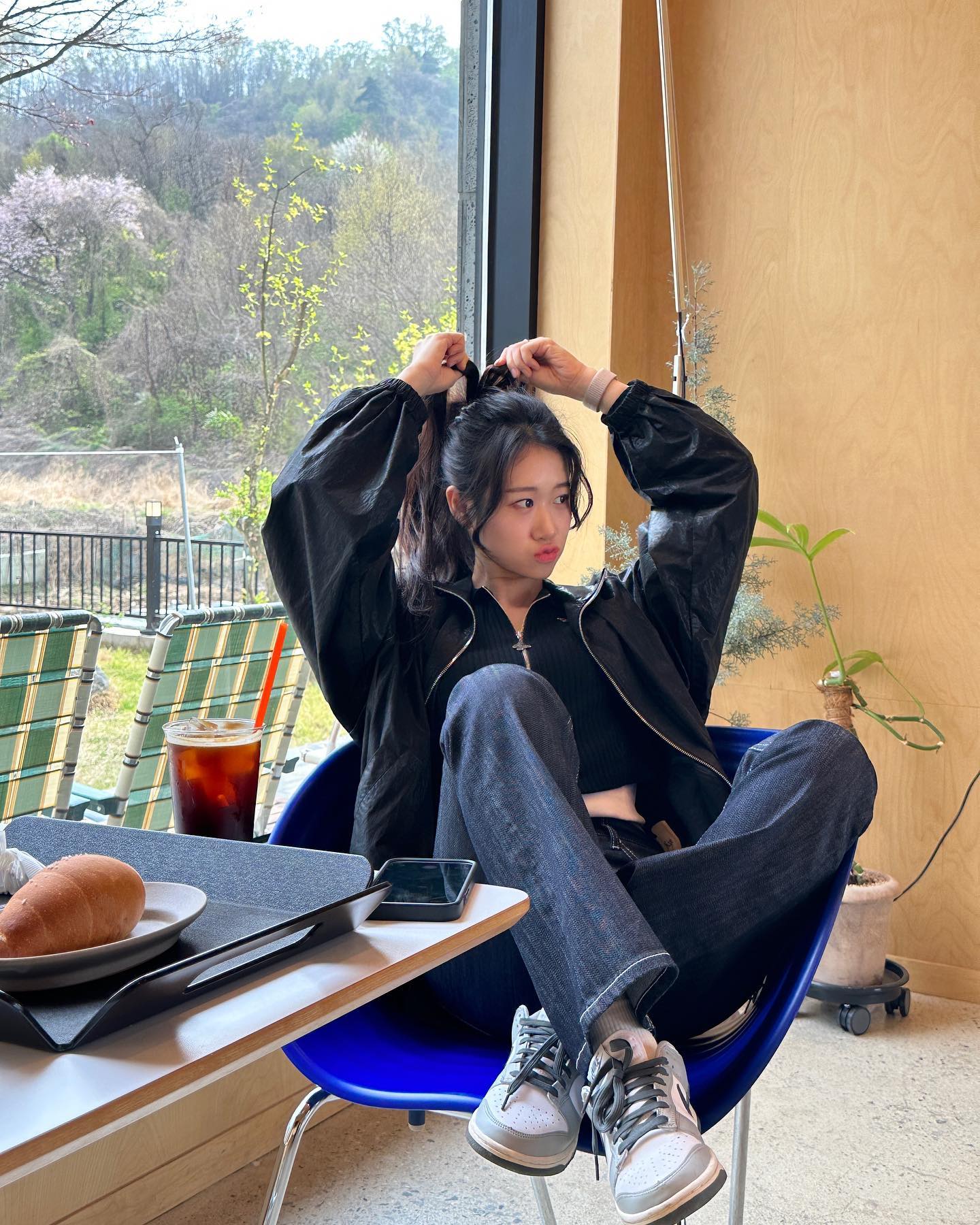 #협찬 philogram_official 

🖤필로그램 : 빈티지 화이트 스티치 부츠컷

필로그램 독점 데님 원단을 사용한
스판 부츠컷 데님이라 아주 편하다구 :)
버튼과 노란 텍션지로 디테일도 엄청나욤

#필로그램 #필로그램데님 #부츠컷데님 #데님코디 #부츠컷팬츠