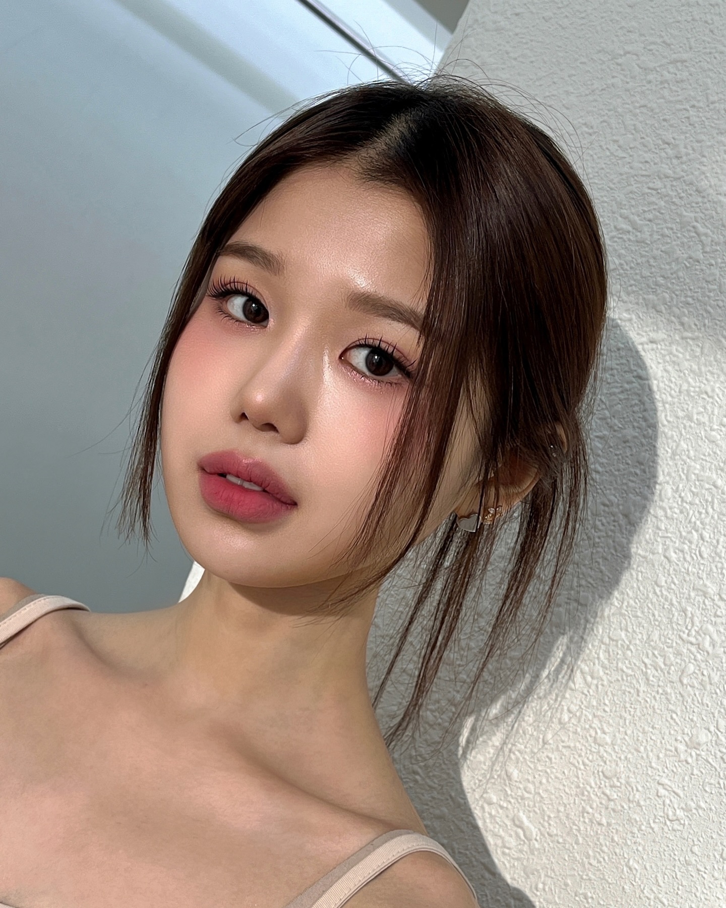 가닥속눈썹은 이제 지겨우신 분들 !!
촘촘한 얇은속눈썹으로 눈매는 깊어보이게 하면서 또렷한 가닥가닥이 답답해 보이지않으면서 눈은 트여보이게 하는 ✨ 뉴 속눈썹 !

히엘은 속눈썹 맛집 !!
다양한 속눈썹 연출이 가능합니당🔥

속눈썹 장인 #한나메이크업 
속눈썹에게 진심인 고객님들 메이크업받으러 오세용🫶🏻

메이크업 문의는 DM 💌 
 또는 오픈카카오 ✨

🏠주소_청담동 49번지 유림빌딩 3층 히엘

#히엘 #히엘한나 #한나메이크업  #히엘메이크업

.
.

#히엘 #히엘메이크업#프로필메이크업 #증명사진메이크업 #강남메이크업 #강남메이크업샵 #청담메이크업 #메이크업샵추천 #좋아요 #좋아요반사 #첫줄반사 #좋반 #좋반환영