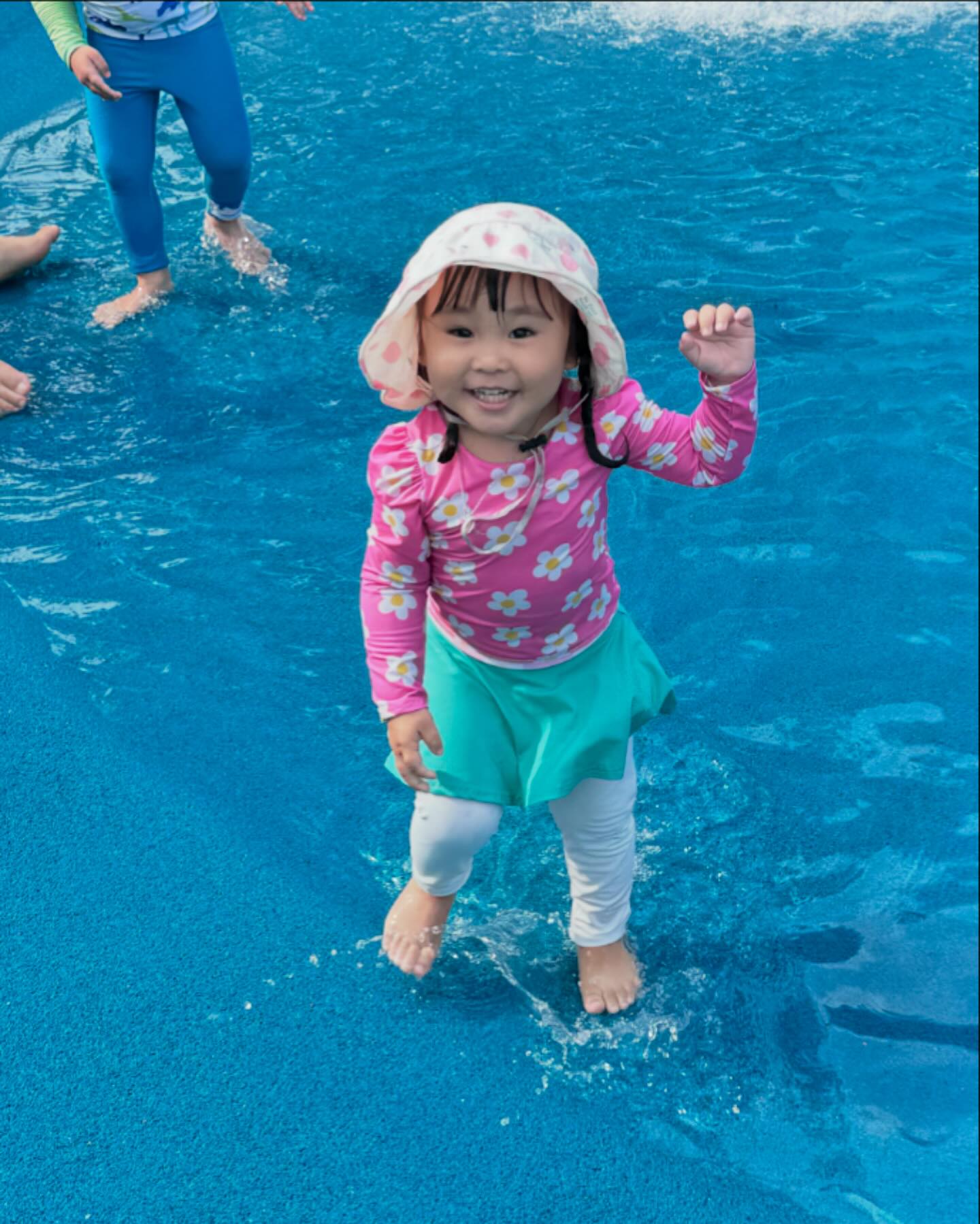#물놀이터

집 앞 물놀이터💙
내년에 또 만나 물놀이터👋🏻

#한달은아쉬워 #두달해주지 #더운데 #즐거운물놀이 #물놀이터좋다 #여름엔물놀이 #뿜뽐남매