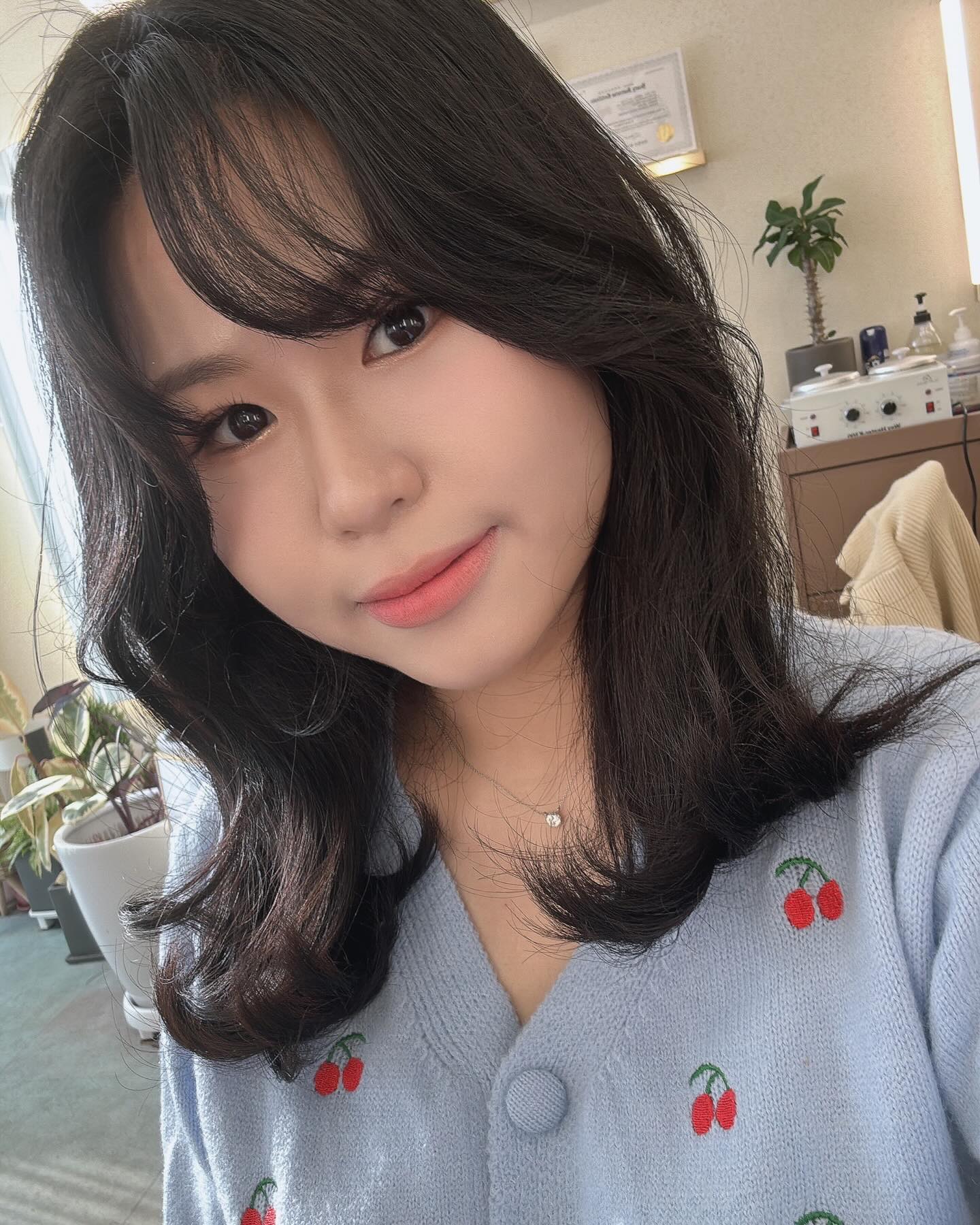웨딩 촬영 가기전 메이크업!
화장 진하게 하는게 안어울려서 색조는 은은하게 했어요

🧡다양한 웨딩 제휴 업체
🧡합리적인 결혼 준비 비용

direct.wedding 

#다이렉트결혼준비 #웨딩 #웨딩메이크업 #메이크업 #글로우뷰티 #웨딩준비