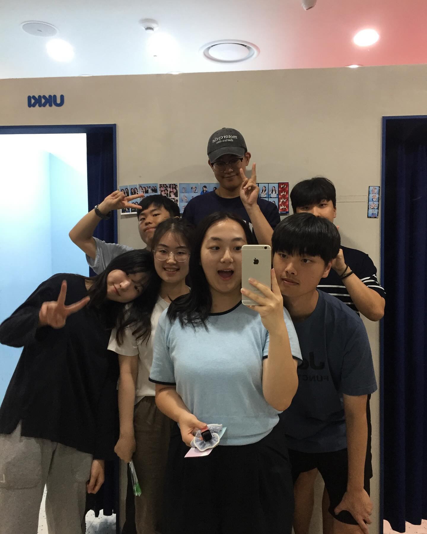 (아직도 안 끝난) 방학 일기 7탄 🚊 교육 23 동기 여행 💥

이틀이었지만 볼링, 연극, (우취된)야구, 카페, 아이스링크, 노래방, ··· 야무지게 놀았다 

글구 박지수랑 나는 학교가는 엔딩 .. 서글펐어