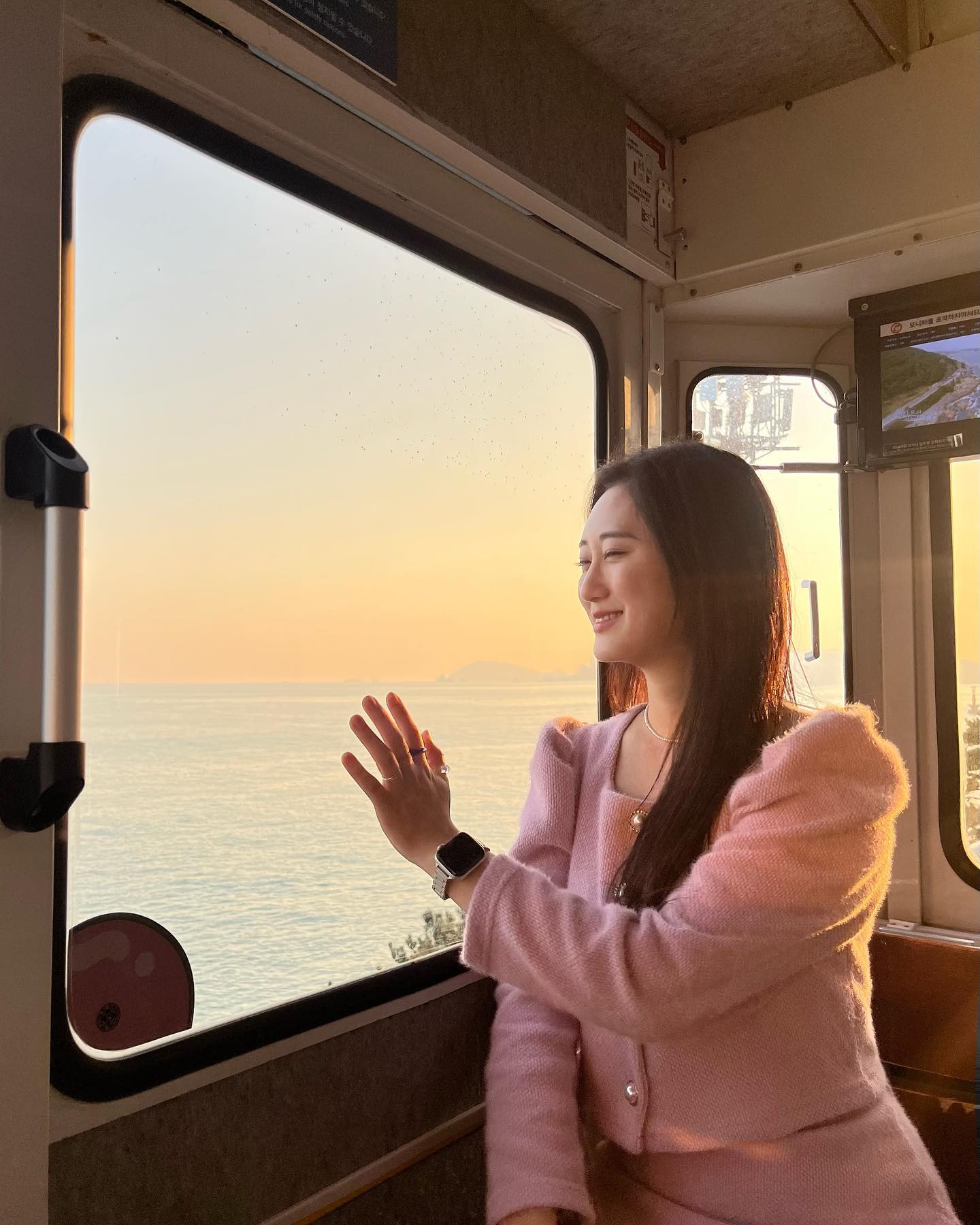 뿌산🫶
.
.
.
#캡슐열차 너무 조하💛