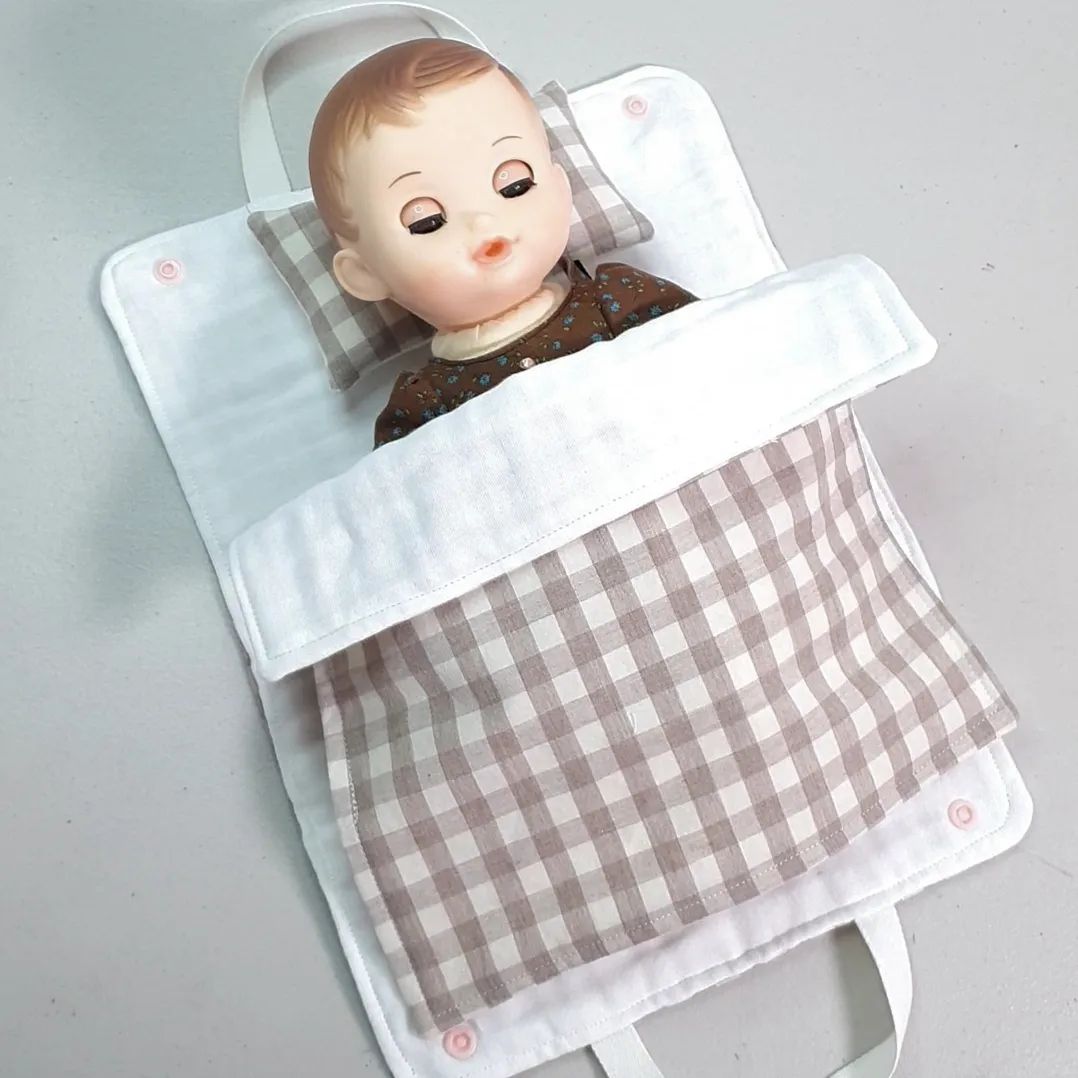 #콩콩이 #콩순이 포근하니~?
침구가 늘어나고 있어요.

3중요루거즈로 만들었더니
포근하네요~

ㆍ
ㆍ
ㆍ
ㆍ
ㆍ

#인형놀이 #인형침구 #Doll #만들기
#인형 #인형옷만들기