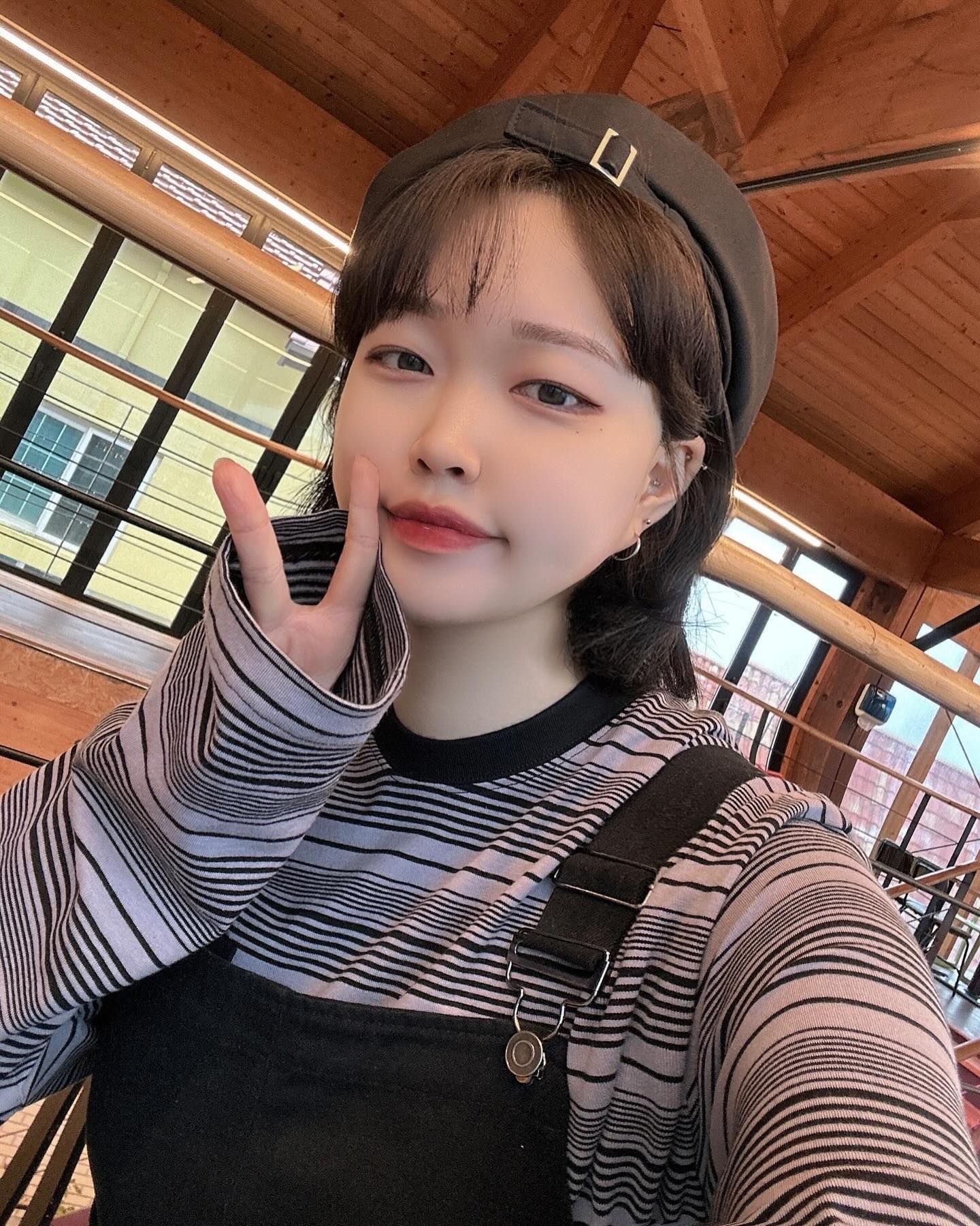 부 잉 

divinedistance_official
#디바인디스턴스 #divinedistance #데일리룩 #ootd 
#여자데일리룩 #미니멀룩 #스트릿 #여친룩 #꾸안꾸 #봄코디 
#오늘뭐입지 #오늘의코디 #옷스타그램 #무채색 #단발 #타투