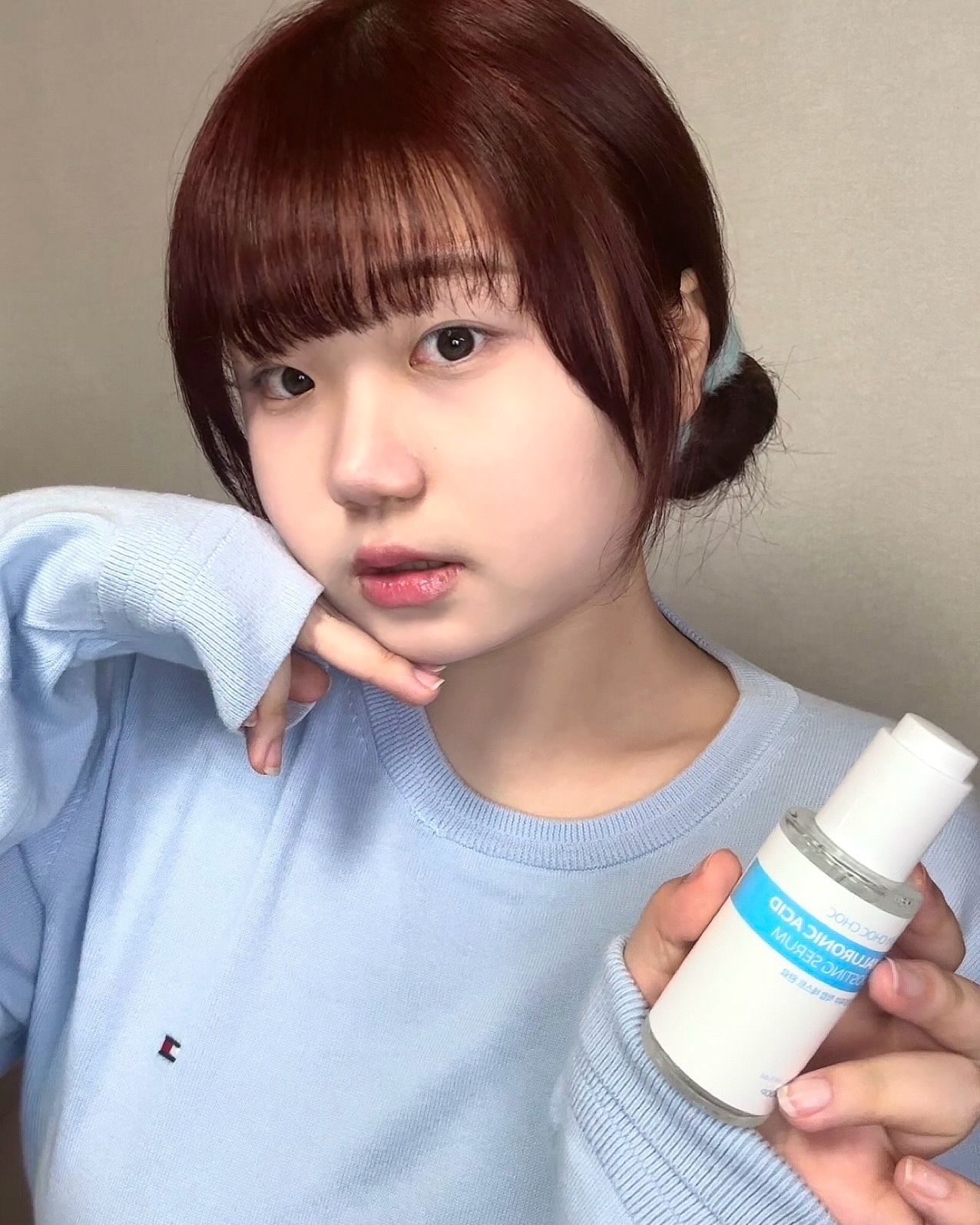 #협찬제품
피부에 촉촉한 수분감을 꽉 채워주는 필수템!
nurisoop_official 의 누리촉촉 히알루론산 부스팅 세럼을 소개합니다! 🌿

여러분, 건조한 겨울철, 피부 속까지 깊숙이 수분을 전달하고 장시간 촉촉함을 유지해주는 세럼을 찾고 계신가요? 😲

지금 누리숲 공식 인스타 nurisoop_official 를 확인하시면 1+1 이벤트로 신제품을 미리 만나보실 수 있답니다! 💧

누리촉촉 히알루론산 부스팅 세럼이 특별한 이유!

💦 장시간 보습 유지
풍부한 히알루론산 성분이 피부에 수분을 깊숙이 전달하며, 하루 종일 촉촉함을 유지해주는 제품입니당!
속당김을 개선해주고 겨울철 푸석한 피부를 탄력 있게 가꿔주는 제품!

🌿 피부 진정 효과
이 제품은 외부 자극으로 민감해진 피부를 부드럽게 진정시켜줘요!!
과잉 피지 조절에도 효과적이라 번들거림 없이 맑은 피부로 관리할 수 있다고 하네요🫶🏻

✨ 가벼운 사용감
끈적임 없이 빠르게 흡수되어, 아침 메이크업 전에 사용해도 전혀 부담스럽지 않았어요!

제가 직접 사용해본 결과!!

✔ 속부터 차오르는 보습감: 사용 후 즉각적으로 피부가 촉촉해지는 느낌을 받았고, 하루 종일 속당김 없이 피부가 편안했어요!!🩵
✔ 진정 효과: 찬바람으로 자극받은 피부가 부드럽고 진정된 느낌이 들었고, 트러블도 눈에 띄게 줄어들었답니당~!🫧
✔ 1+1 이벤트로 가성비 최고!: 미리 사전예약으로 구매하면 득템할 수 있는 기회! 주변 사람들과 함께 사용하기에도 딱이에요!!🫰🏻

겨울철 필수템인 누리촉촉 히알루론산 부스팅 세럼으로 피부에 건강한 수분과 진정을 선물하세요!😍

#누리숲 #누리촉촉세럼 #히알루론산세럼 #수분충전 #속당김개선 #과잉피지조절 #협찬