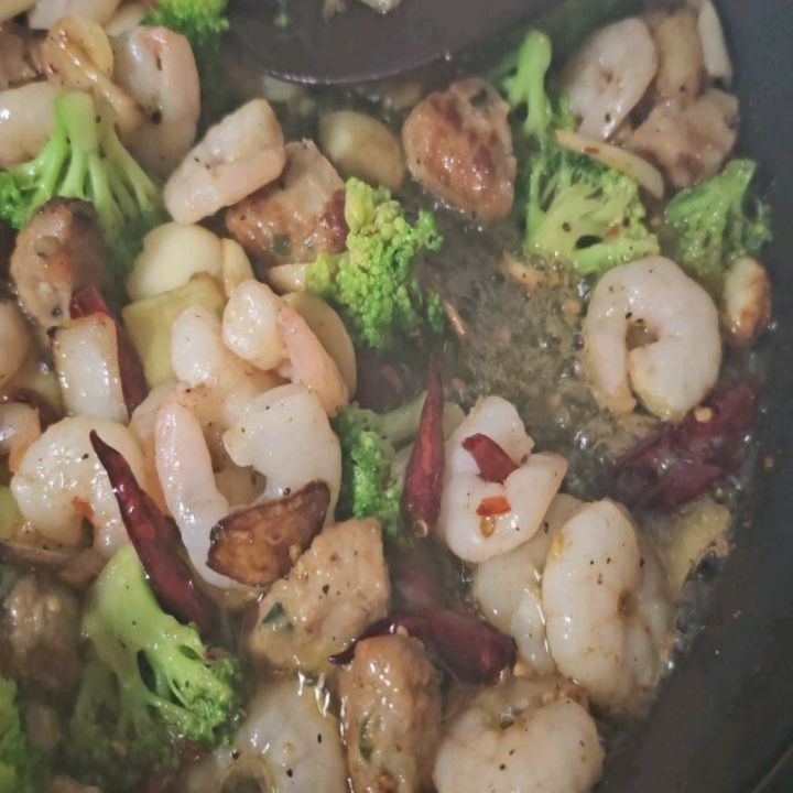 #요리조리 #감바스만들기 #오늘의안주
#추석 전이니까 ㅋㅋㅋ동그랑땡 넣은 감바스
#동감바스 #요리하는여자 

#축제는지금부터시작
#매일매일이_소중해 -4!