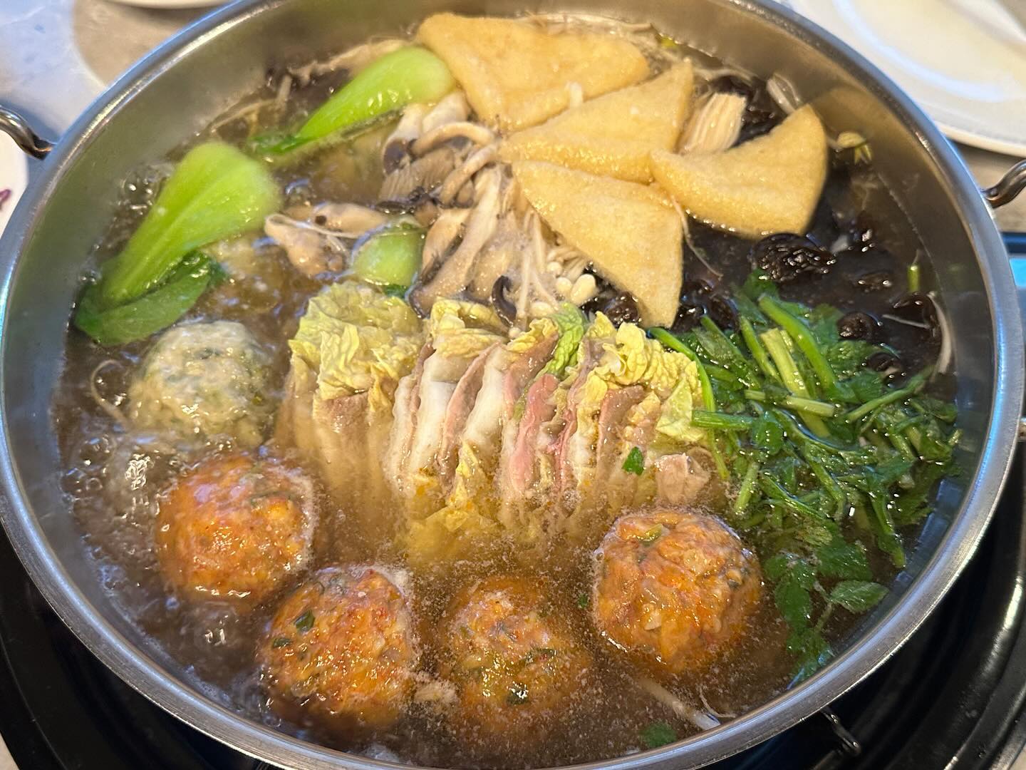 만두가 요리되다!

이름부터 마음에 들었던 식당이다ㅎㅎ
그리고 역시 추운날 만두전골은 진리~

#먹스타그램
#외식그램
#가족스타그램
#맛스타그램
#주말저녁밥상
#부부일상그램
#부부스타그램
