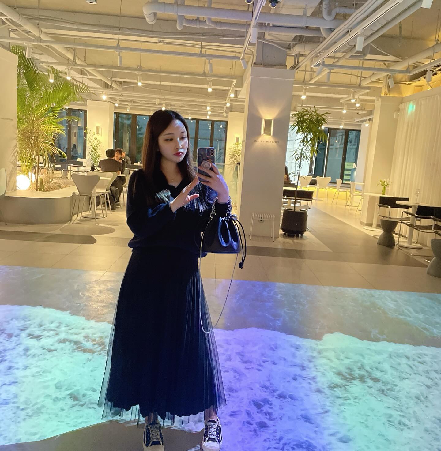 삶은 반복의 연속
그 반복속에서 나아가고있다면
잘 살고 있다는거야🌀

#행복했다가 #아팠다가 #힘들었다가
#다시행복해지는 이게 #삶