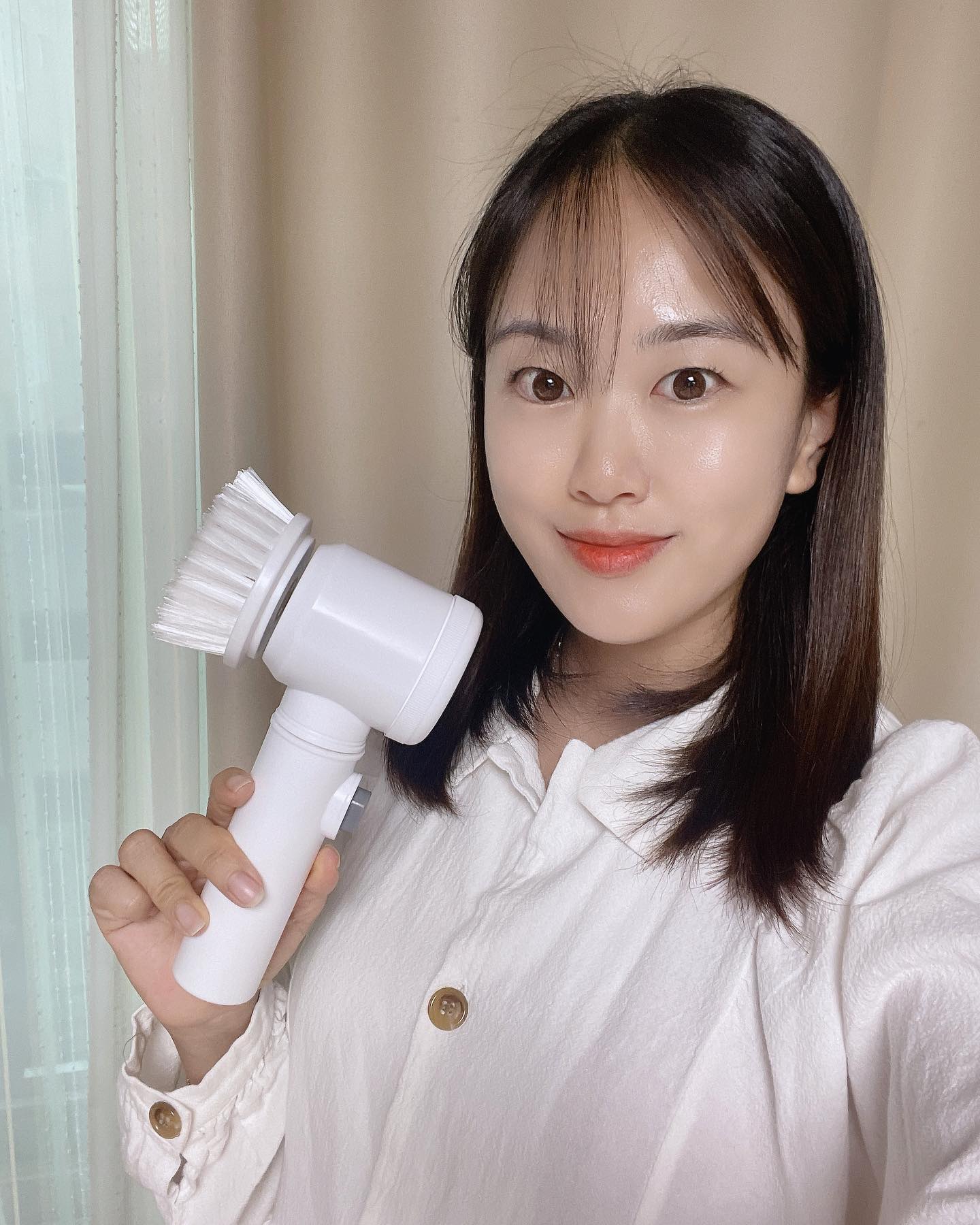 #광고
[깔끔대장] 강력한 자동 전동솔
cleanboss_official 
3가지 헤드로 상황에 맞게 장소에 맞게 사용 할 수 있는 강력한 자동 전동솔! 
화장실 청소 할 때 마다 팔이 떨어져 나갈 것 같은 고통 저만 느낀거 아니죠…🙄 요 아이템은 정말 신박해요! 
✨거치대도 들어있어 관리하기도 편한 강력한 자동 전동솔✨
박박 문질러야 지워지는 찌든때를 이제 힘들이지 않고 버튼하나만 눌러주면 
모터의 초고속 회전력으로 강력하고 깨끗하게 자동전동솔이 대신 청소해줘요! 
손쉽게 헤드분리도 가능해 헤드교체,세척할때도 편리해서  자주 사용하고 있어요. 👍

.
.
.
.
#깔끔대장#cleanboss#깔끔대장강력한자동전동솔#강력한자동전동솔#자동전동솔#깔끔대장전동솔 #세척솔#청소솔#전동브러쉬#청소브러쉬#세척브러쉬 #욕실청소 #주방청소#청소용품#청소용품추천 #물때청소#청소템#생활꿀템#생활필수템